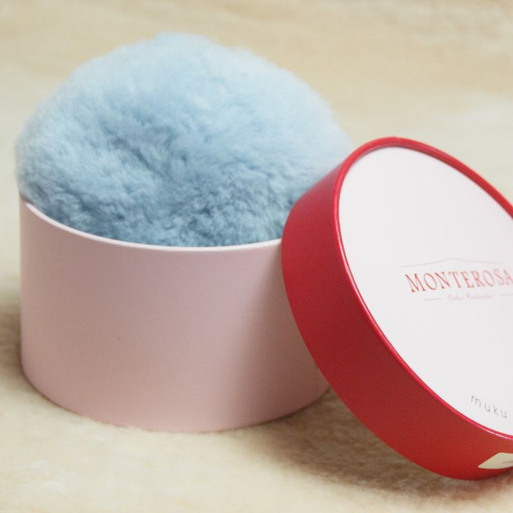 【BOX付き】ふわもこマカロンポーチとリップ＆ネイルバームセット