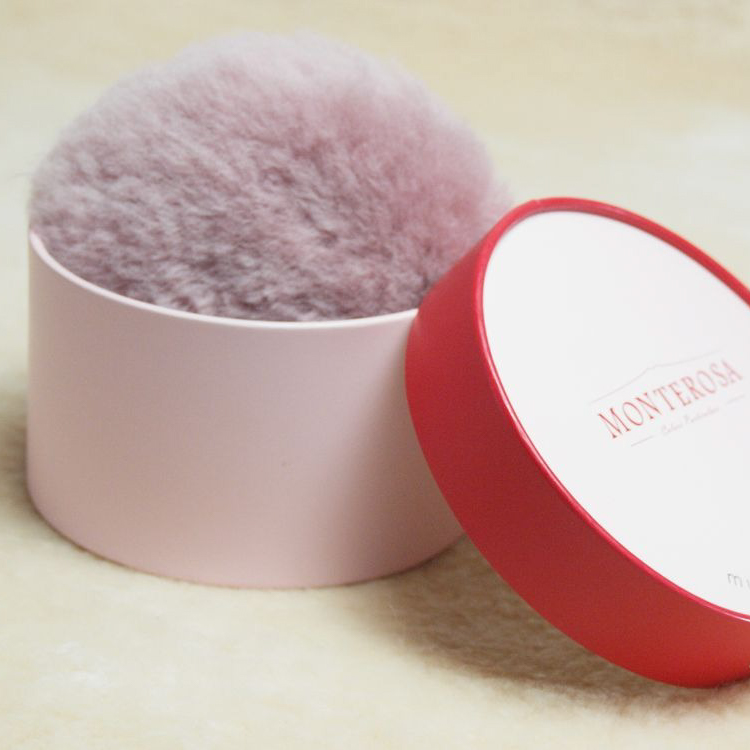 【BOX付き】ふわもこマカロンポーチとリップ＆ネイルバームセット