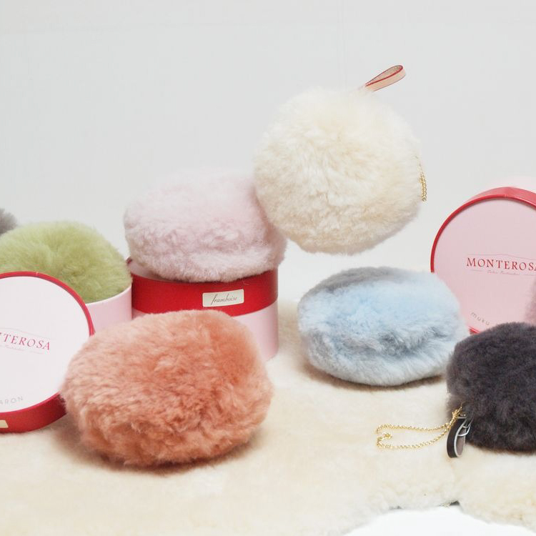 【BOX付き】ふわもこマカロンポーチとリップ＆ネイルバームセット