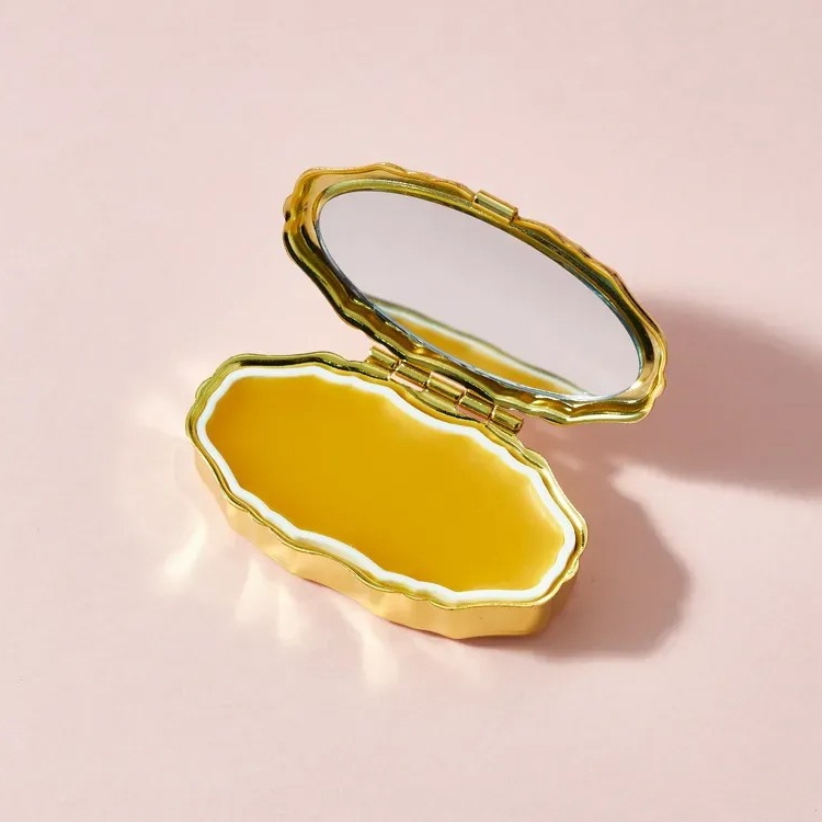 【BOX付き】ふわもこマカロンポーチとリップ＆ネイルバームセット