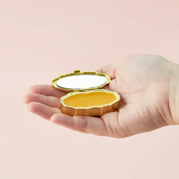 【BOX付き】ふわもこマカロンポーチとリップ＆ネイルバームセット