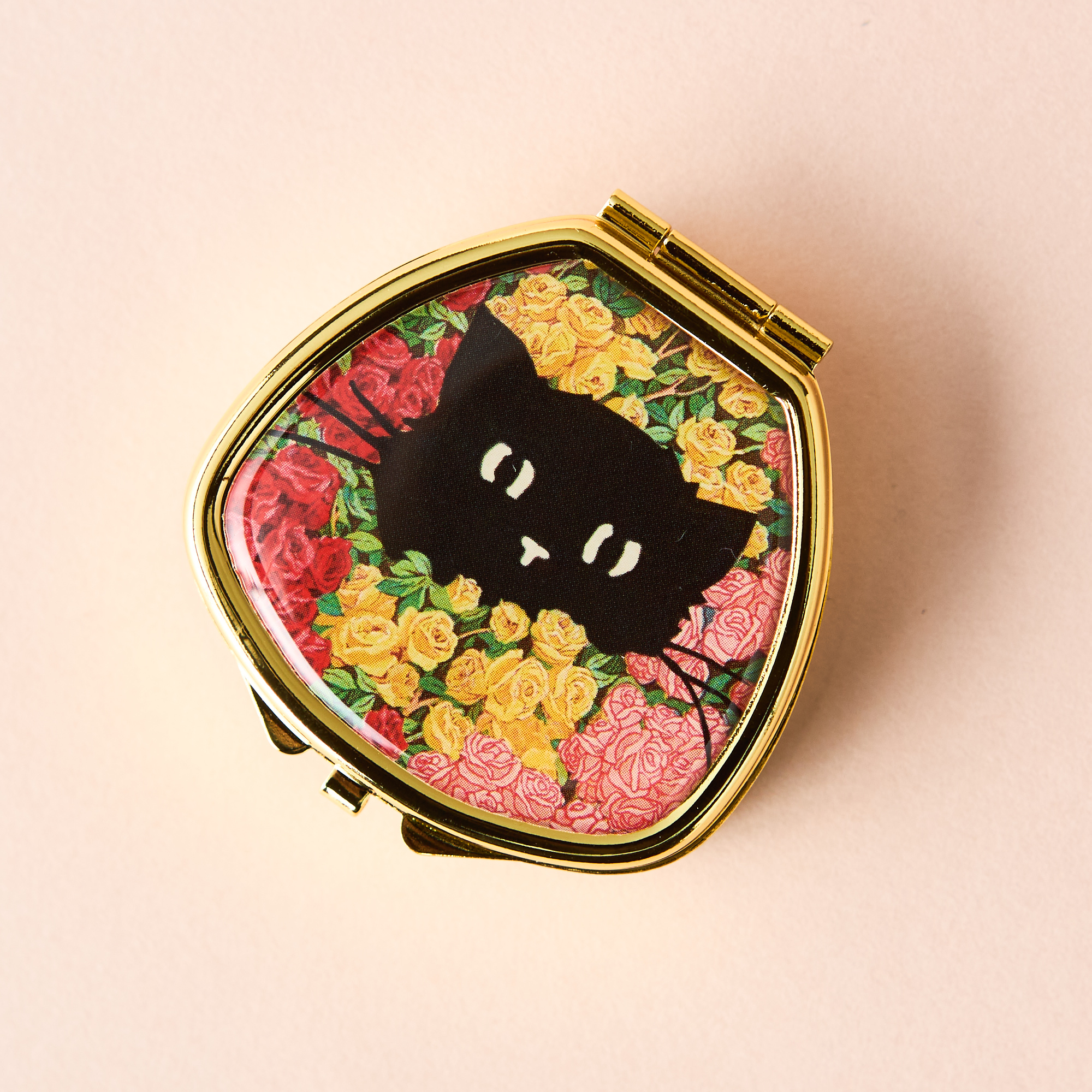 【BOX付き】ふわもこマカロンポーチとリップ＆ネイルバームセット