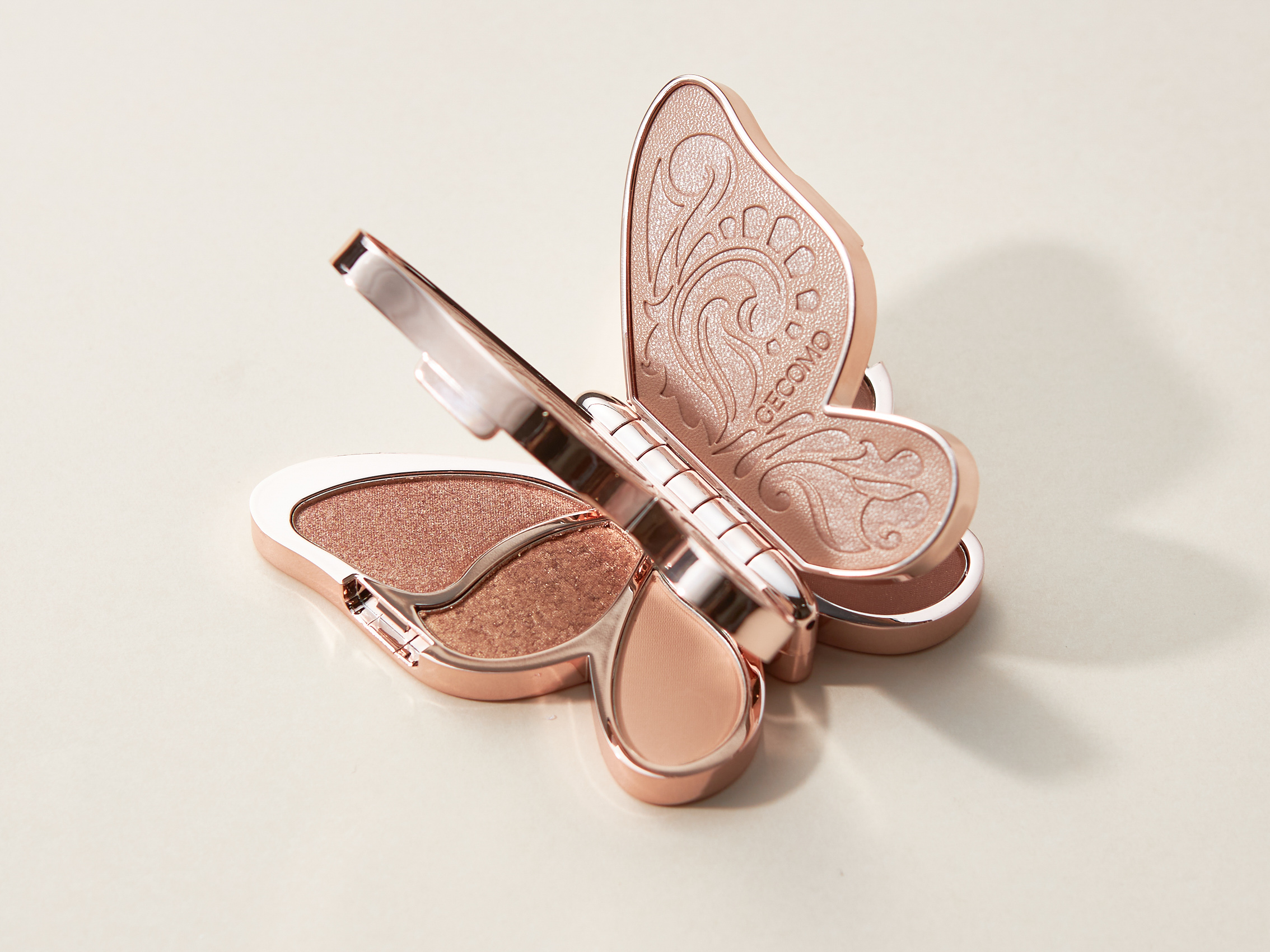 【タンプ限定】もこもこポーチと大人気バタフライアイシャドウ