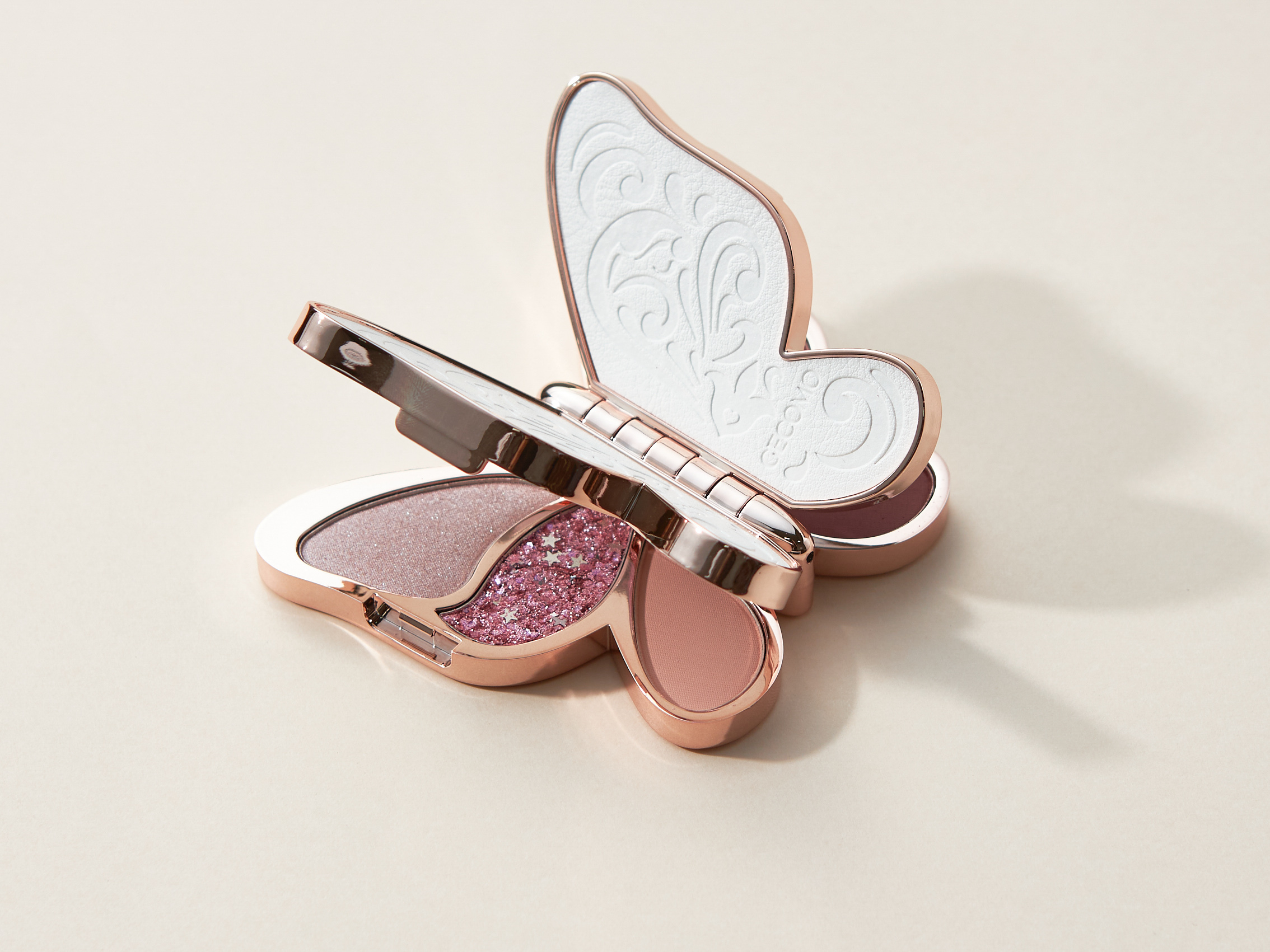 【タンプ限定】もこもこポーチと大人気バタフライアイシャドウ