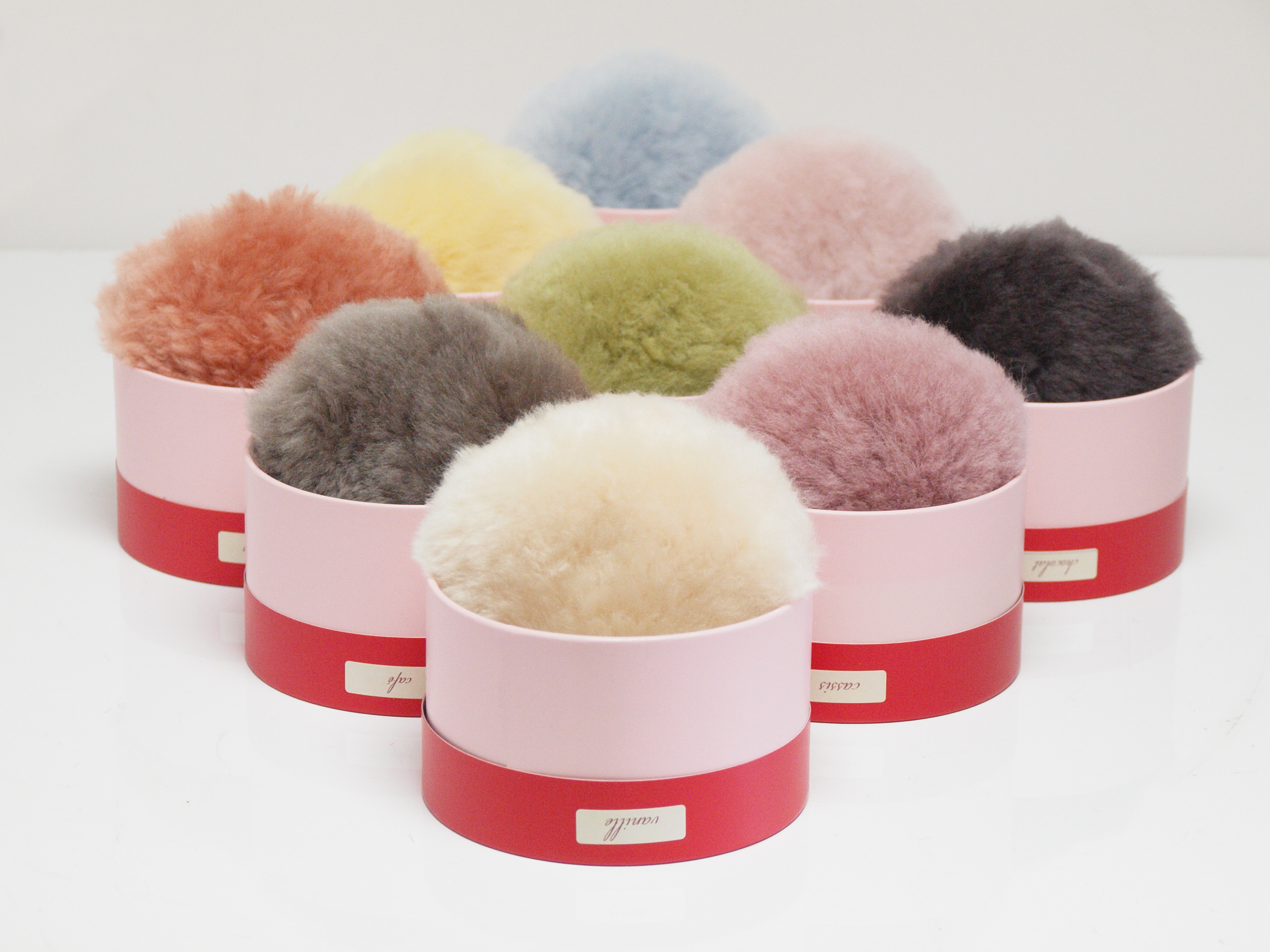 【タンプ限定】もこもこポーチと大人気バタフライアイシャドウ