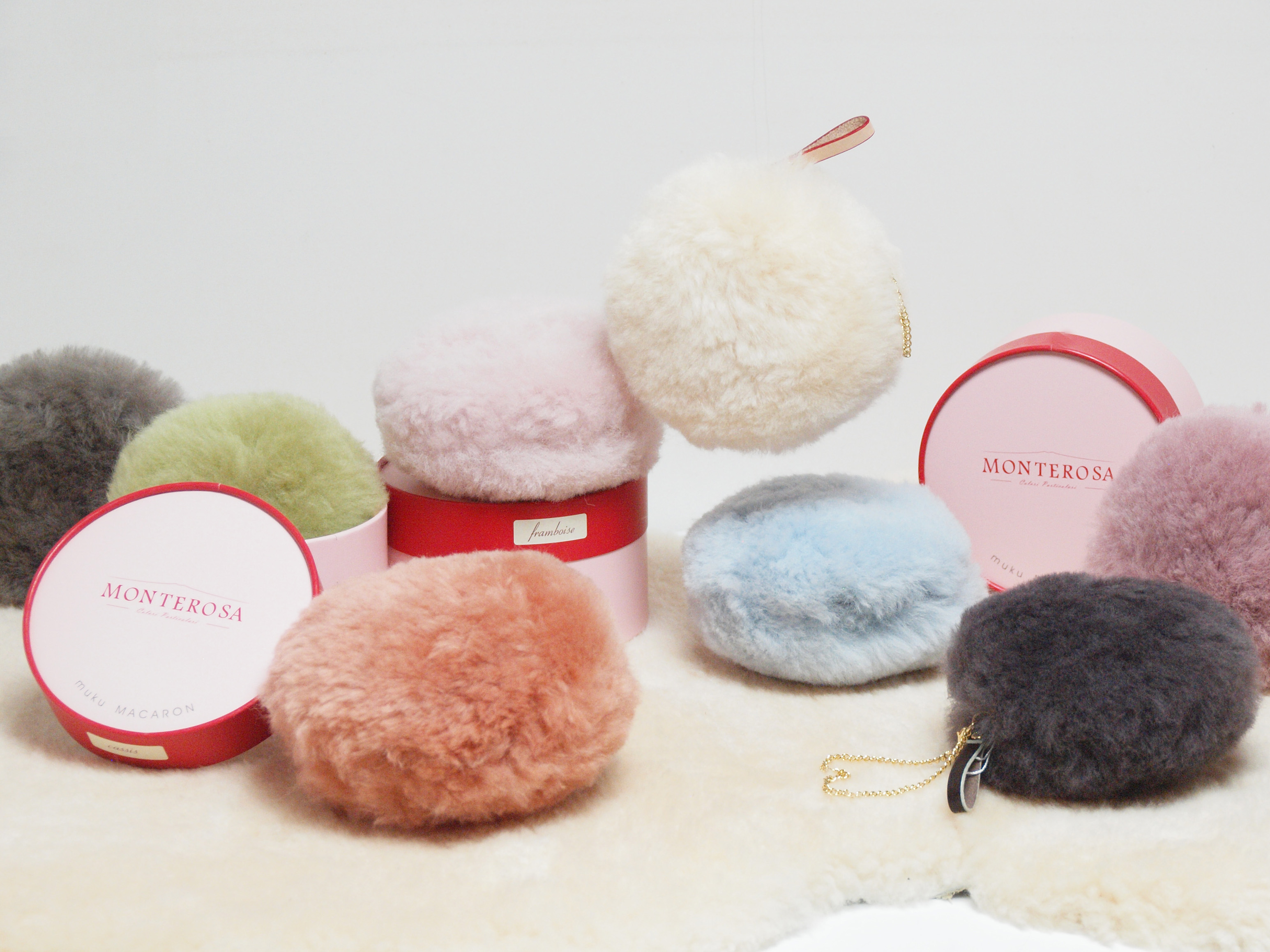 【タンプ限定】もこもこポーチと大人気バタフライアイシャドウ