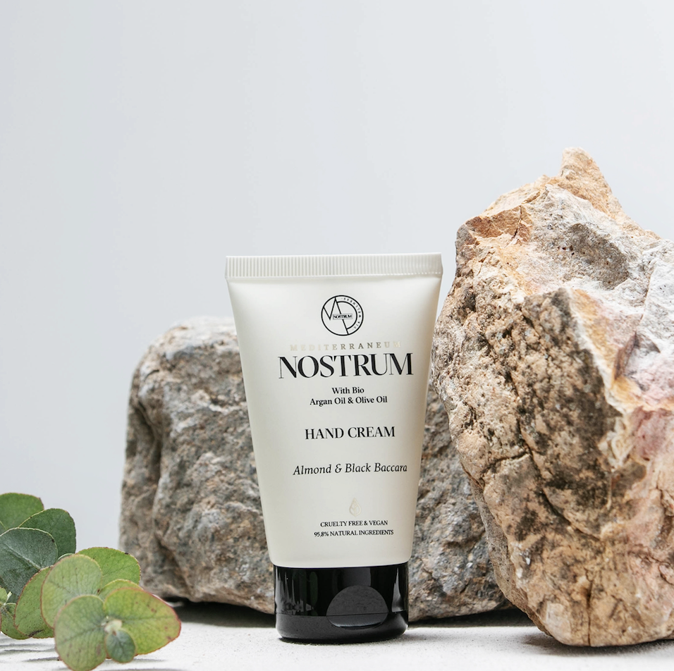 ハンドクリーム アーモンド＆ブラックバカラ