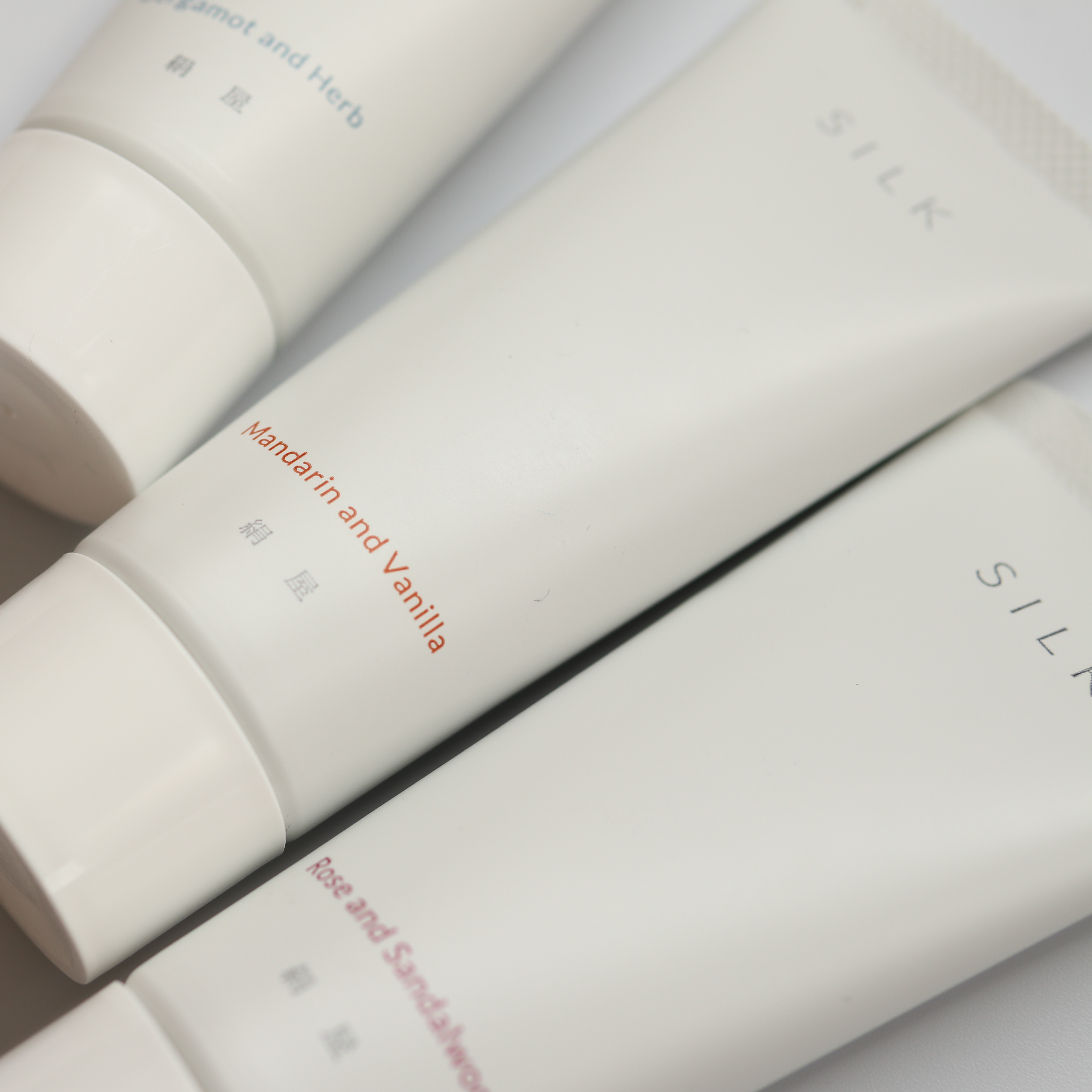 国産シルクとオーガニックオイルのハンドクリーム