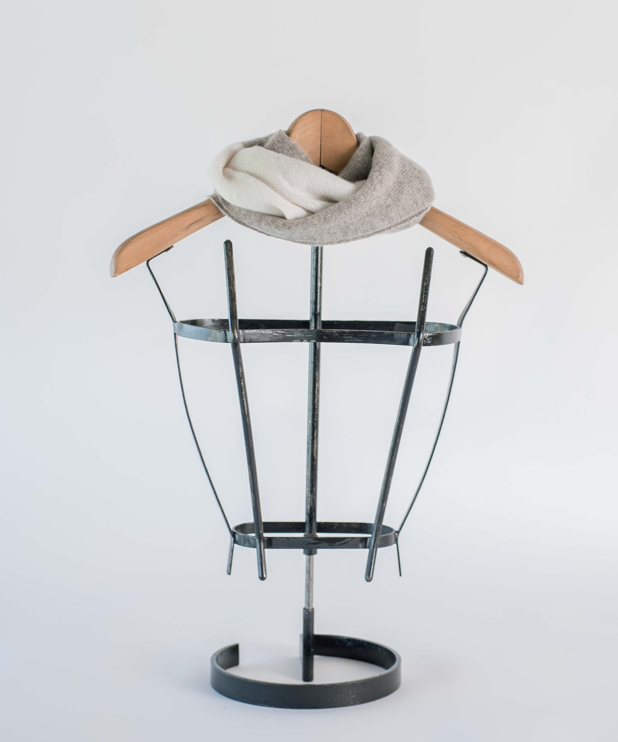 【手編み機で編まれた】カシミヤ100%スヌード