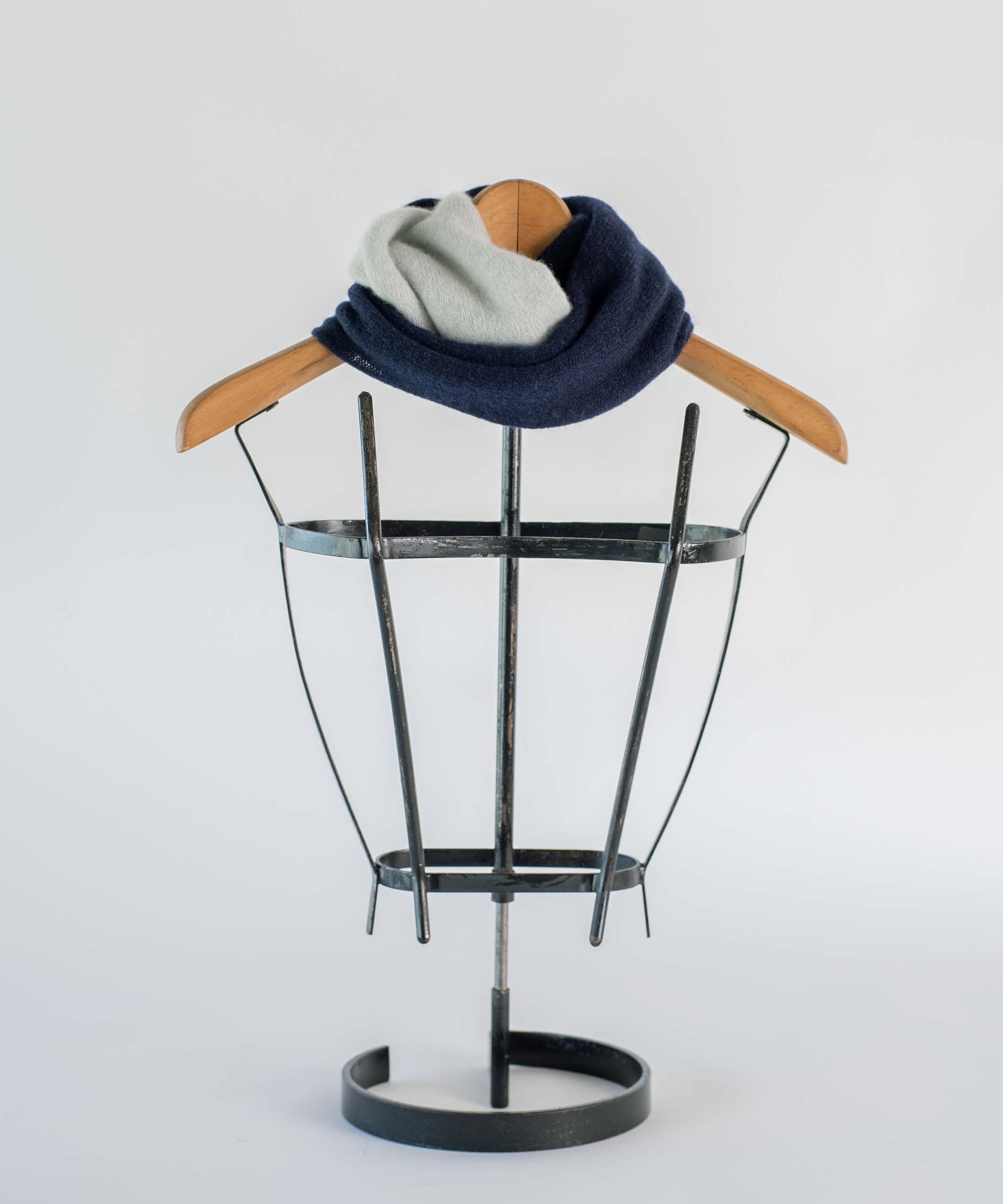 【手編み機で編まれた】カシミヤ100%スヌード