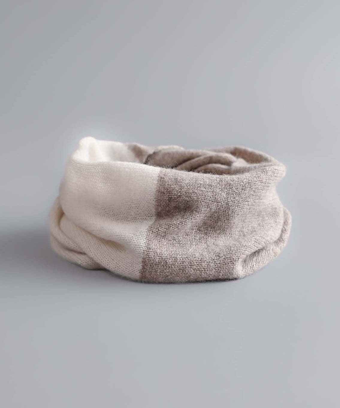 【手編み機で編まれた】カシミヤ100%スヌード