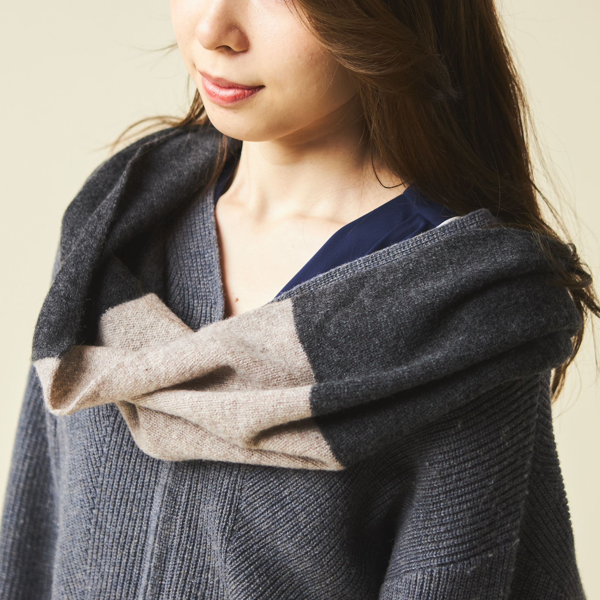 【手編み機で編まれた】カシミヤ100%スヌード