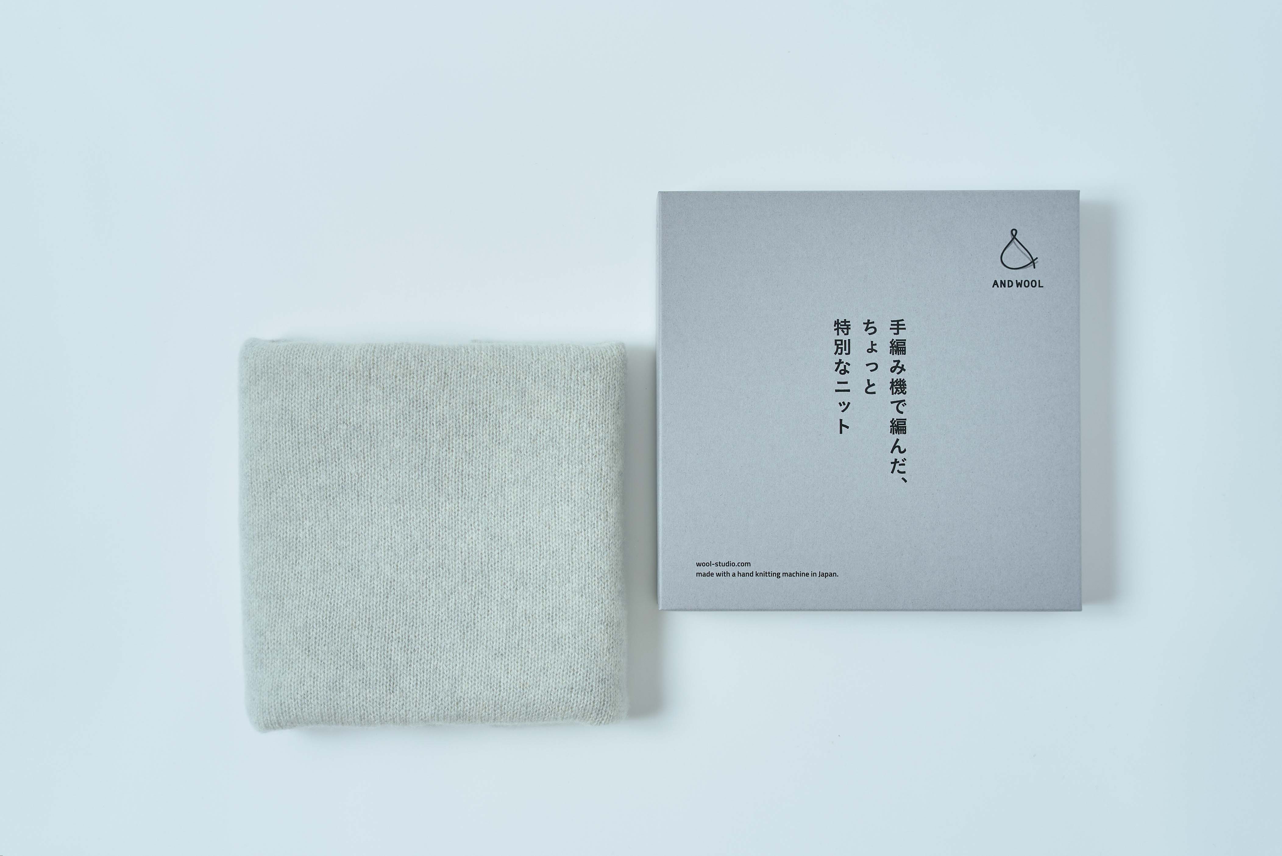 【手編み機で編まれた】カシミヤ100%スヌード