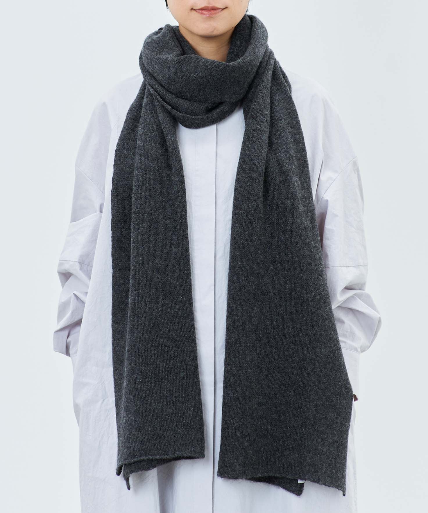 【国内で手編み機で編まれた】カシミヤ100%細巾ストール