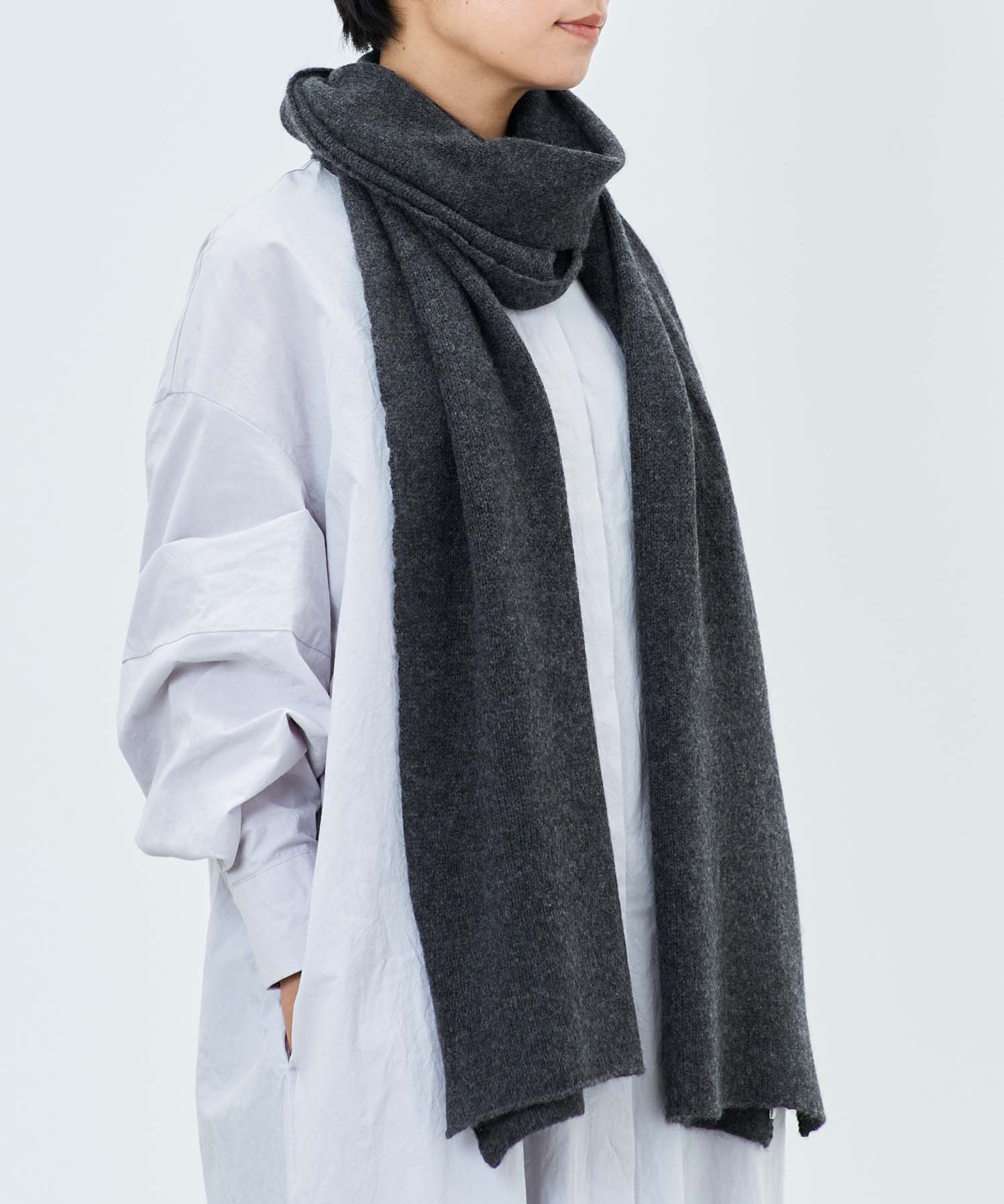 【国内で手編み機で編まれた】カシミヤ100%細巾ストール