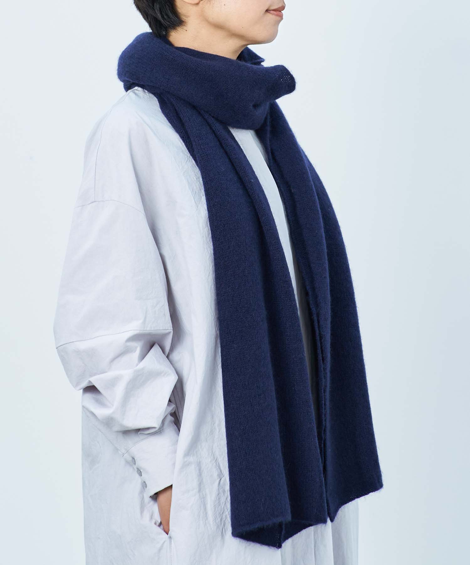【国内で手編み機で編まれた】カシミヤ100%細巾ストール