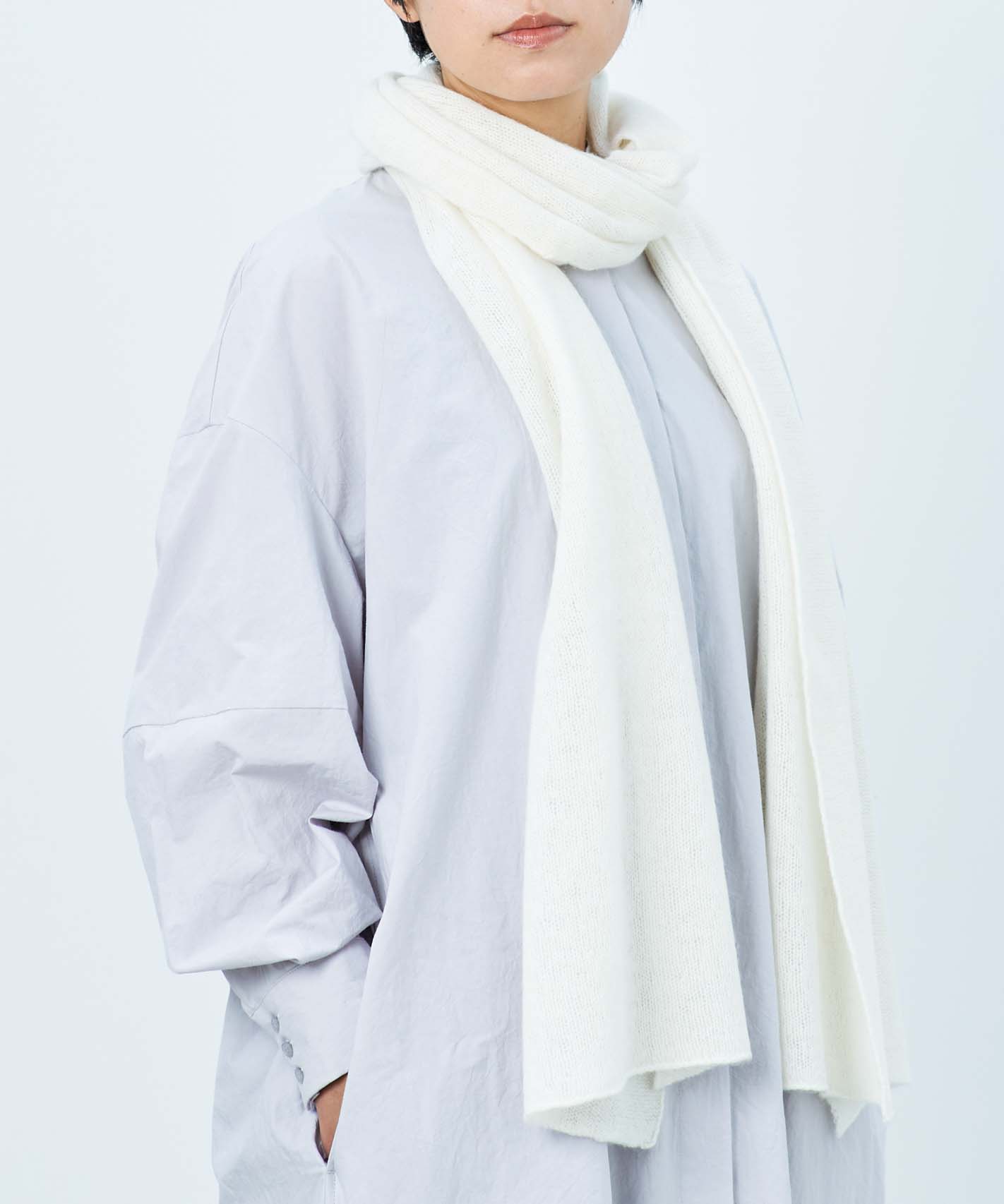 【国内で手編み機で編まれた】カシミヤ100%細巾ストール