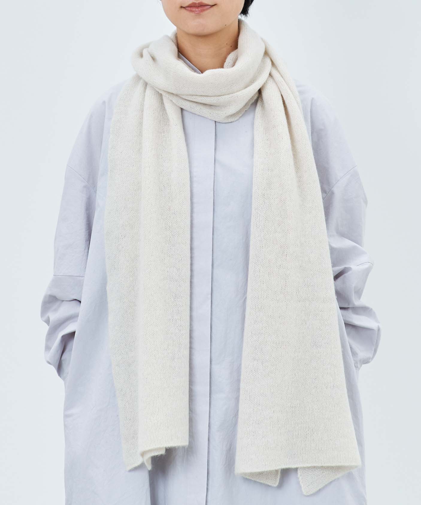 【国内で手編み機で編まれた】カシミヤ100%細巾ストール