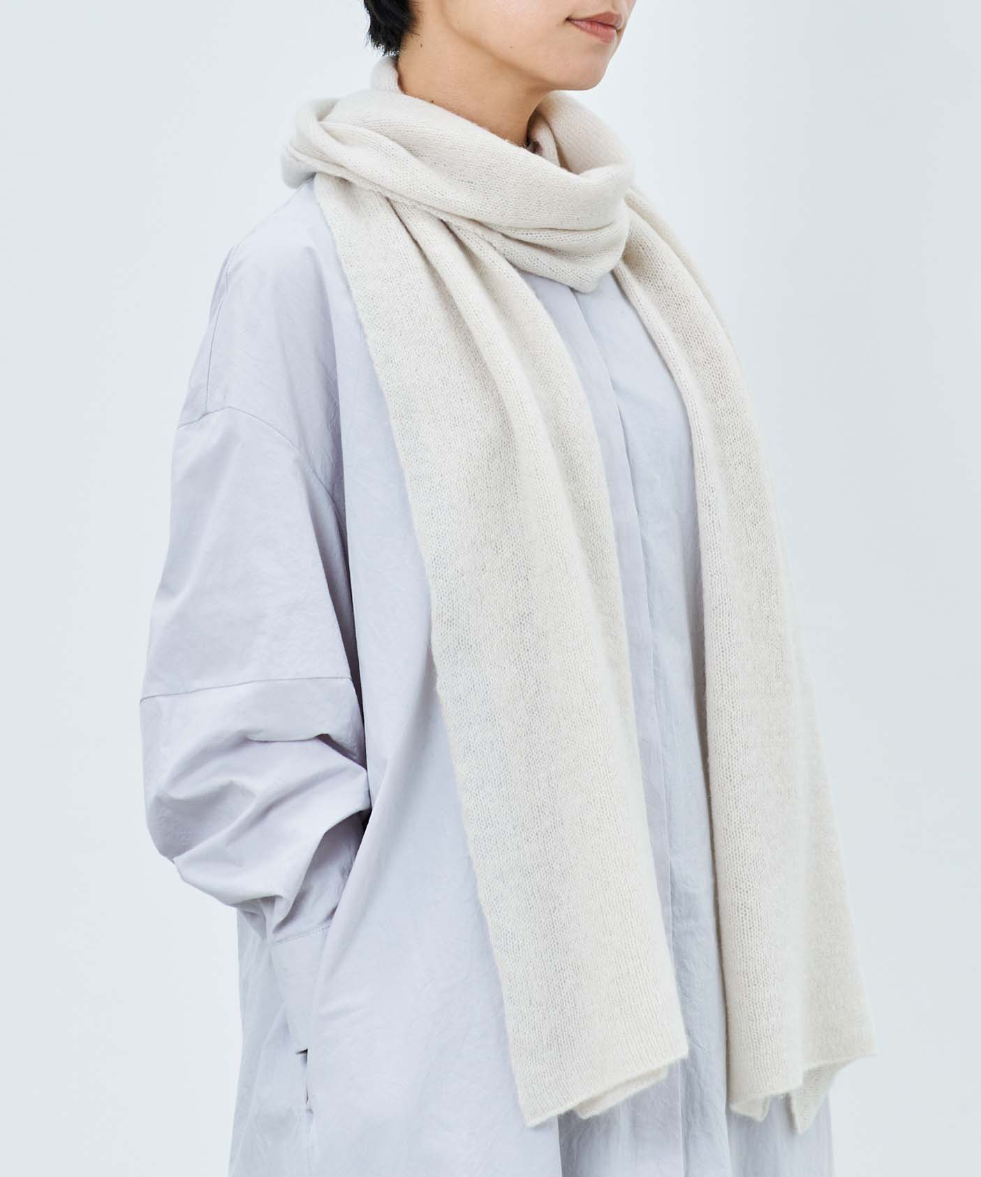 【国内で手編み機で編まれた】カシミヤ100%細巾ストール