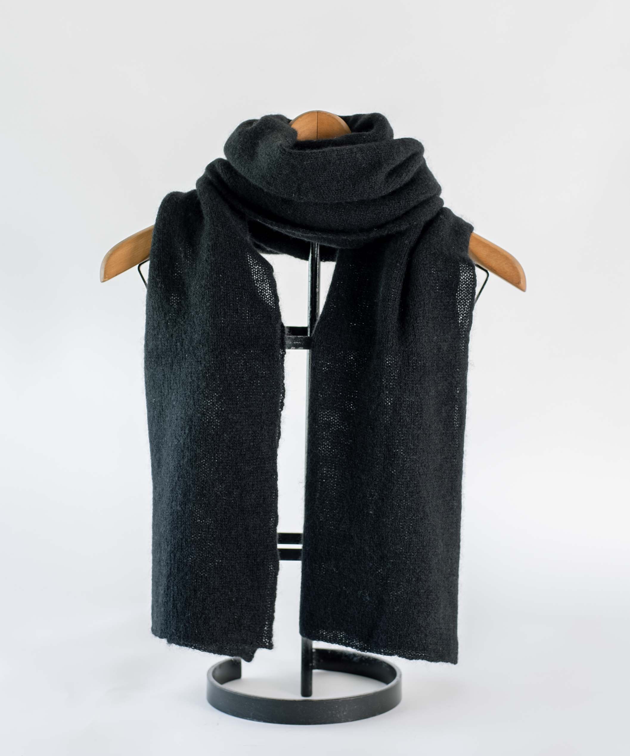 【国内で手編み機で編まれた】カシミヤ100%細巾ストール