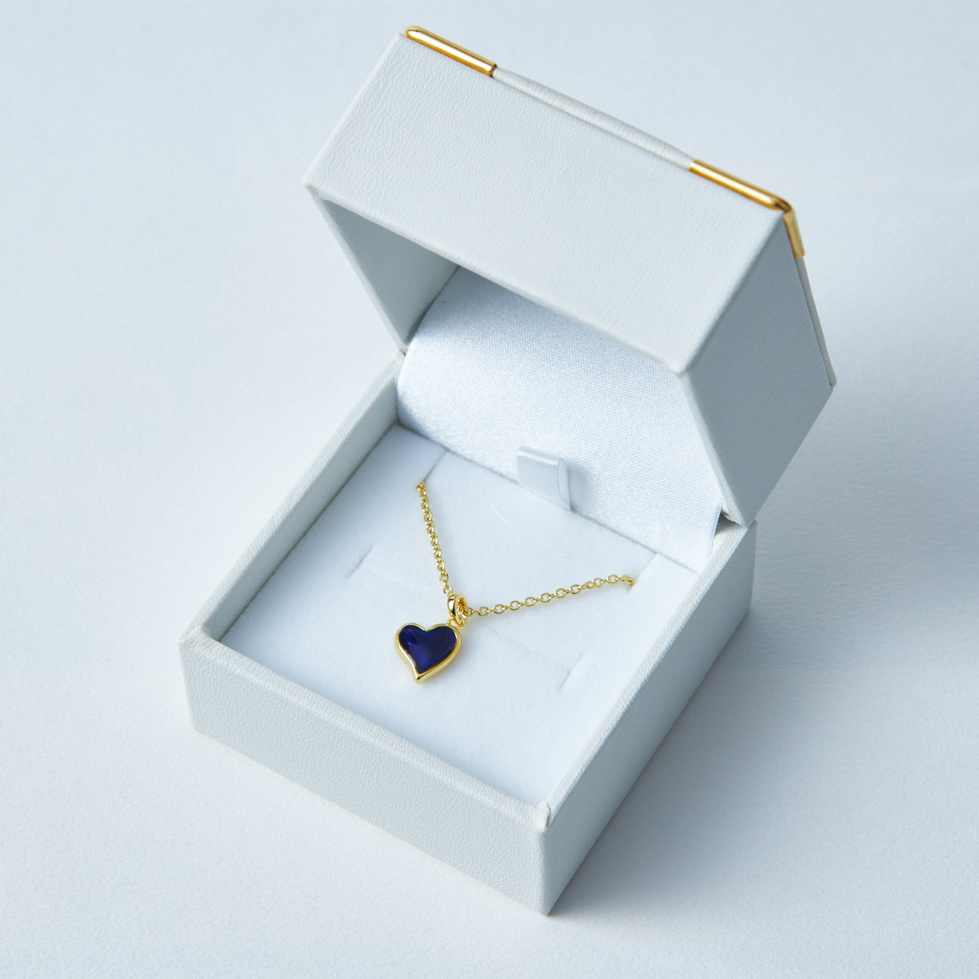 【名入れギフト】温度で色が変わるネックレス&部屋を飾るバルーンセット