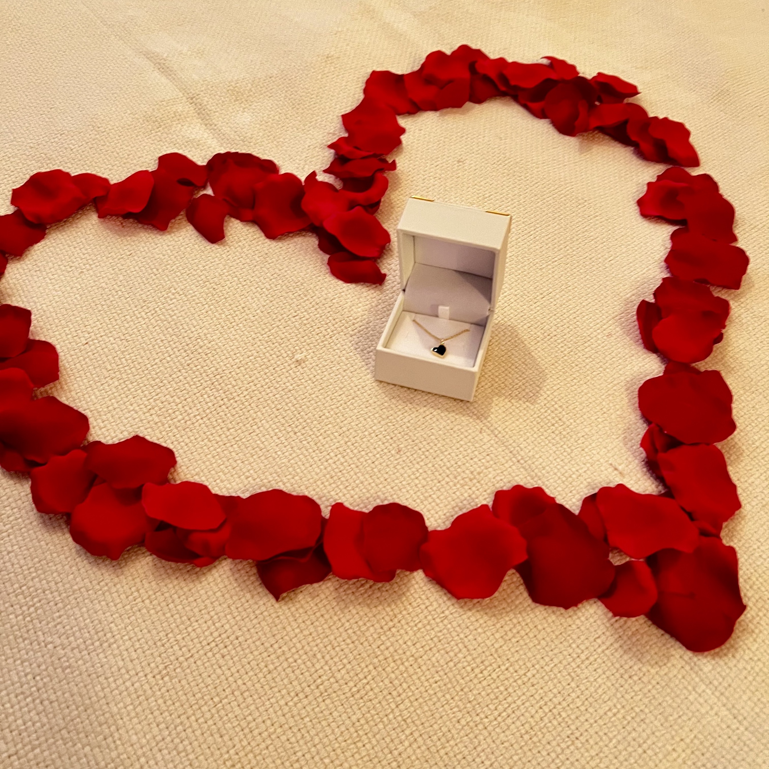 【名入れギフト】温度で色が変わるネックレス&部屋を飾るバルーンセット