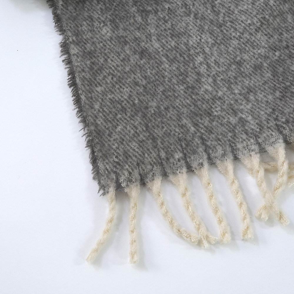 リラックスタイムにぴったりなフリンジのブランケット