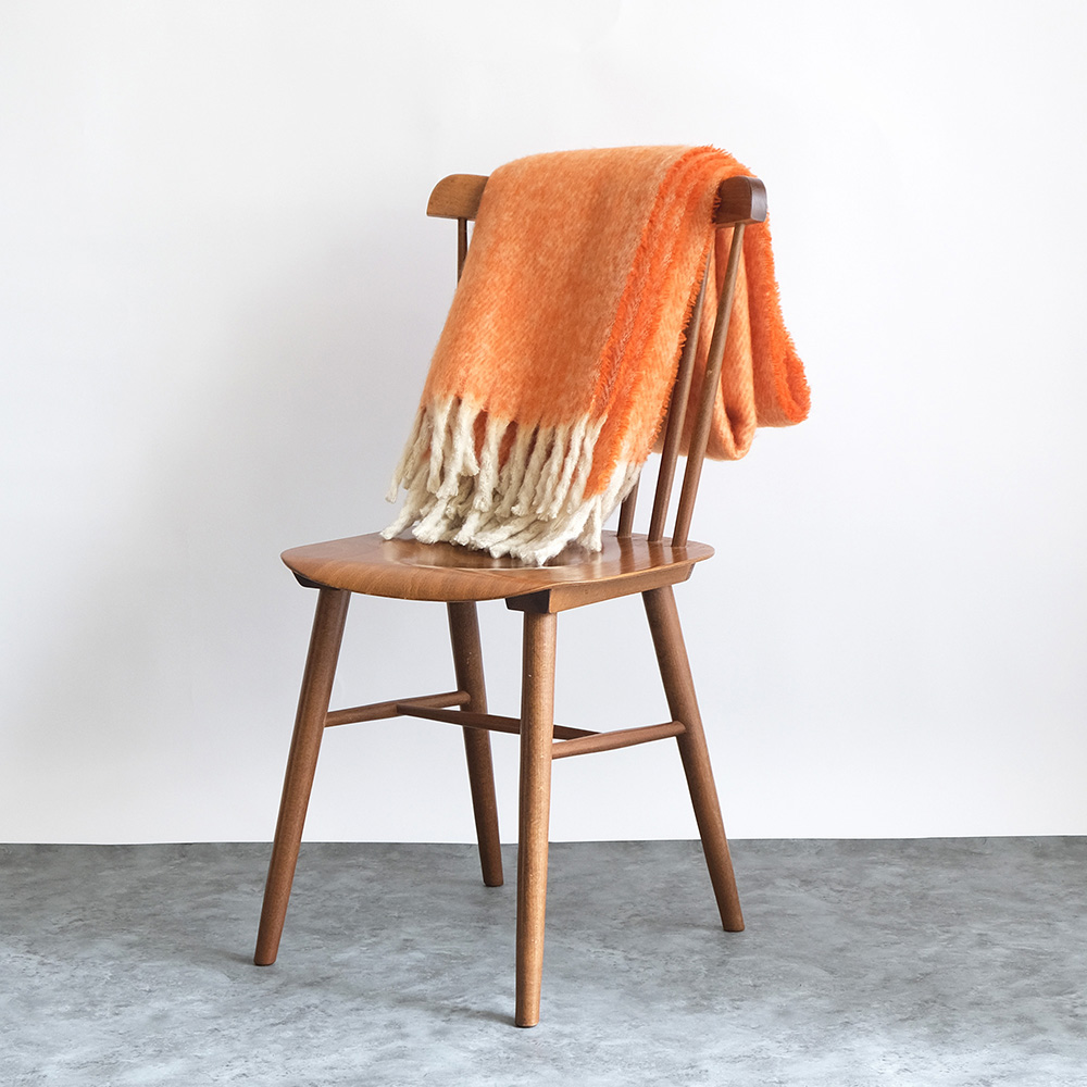 リラックスタイムにぴったりなフリンジのブランケット