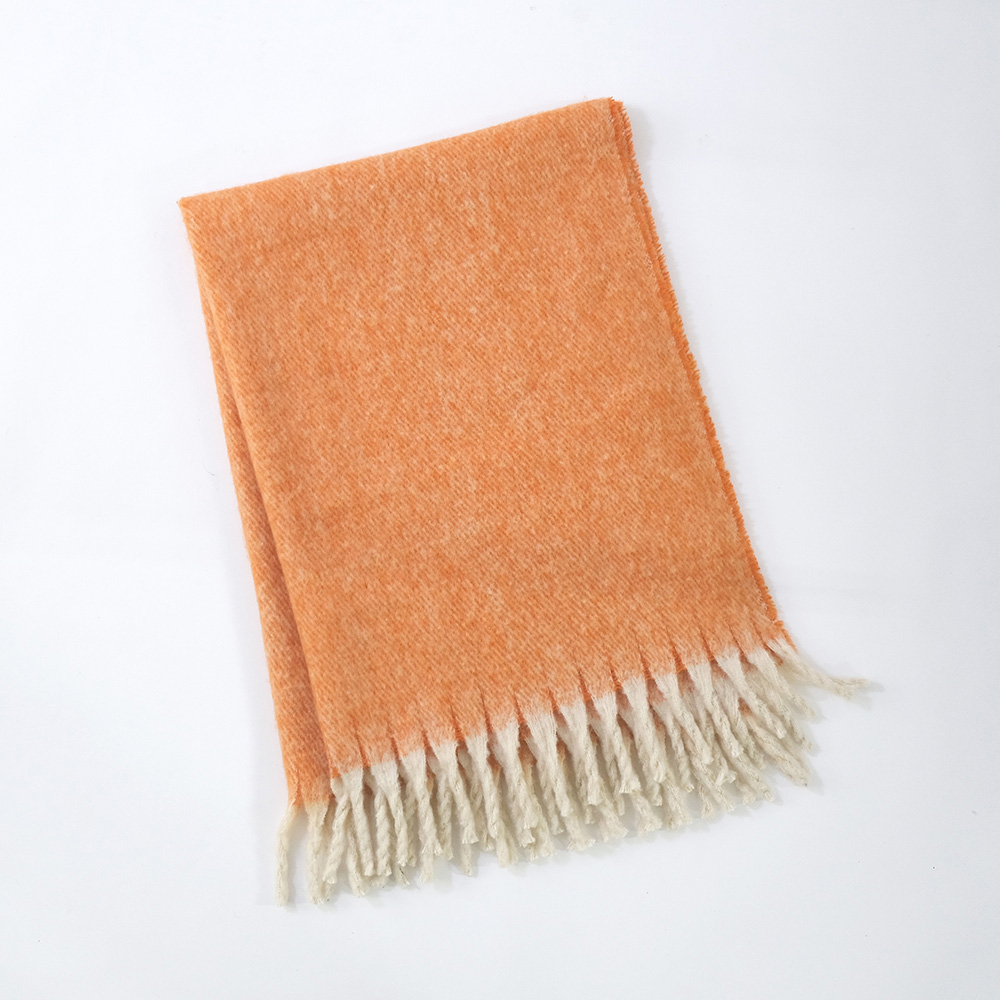 リラックスタイムにぴったりなフリンジのブランケット