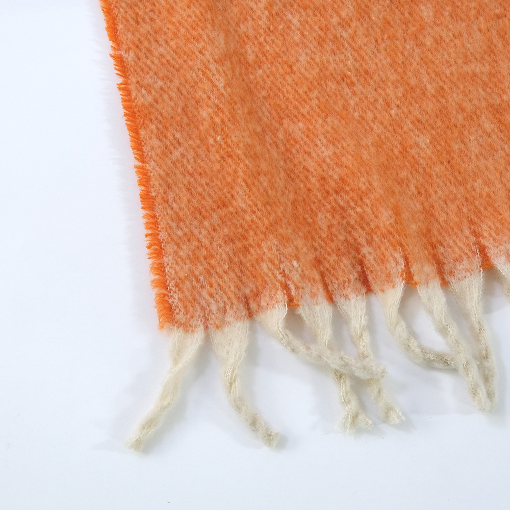 リラックスタイムにぴったりなフリンジのブランケット