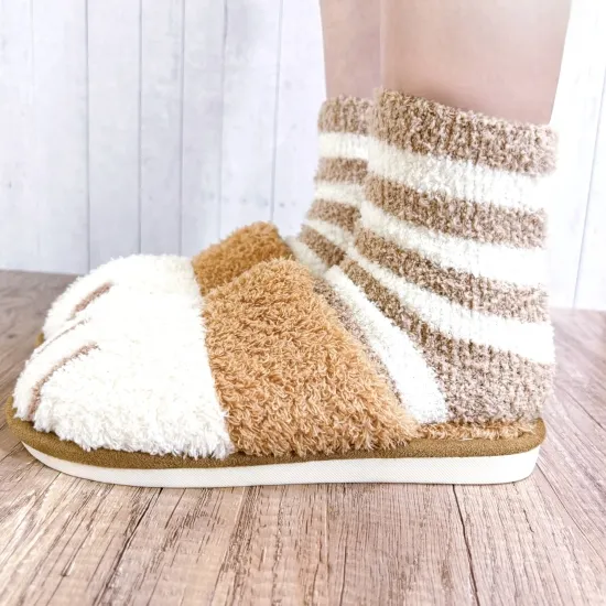 もふもふネコ足靴下