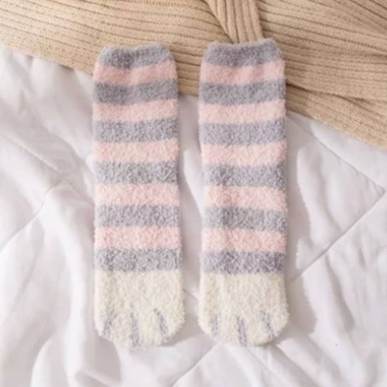 クリスマス限定パッケージ　もふもふネコ足靴下