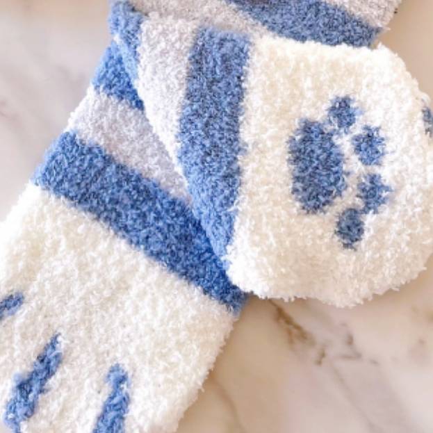 クリスマス限定パッケージ　もふもふネコ足靴下