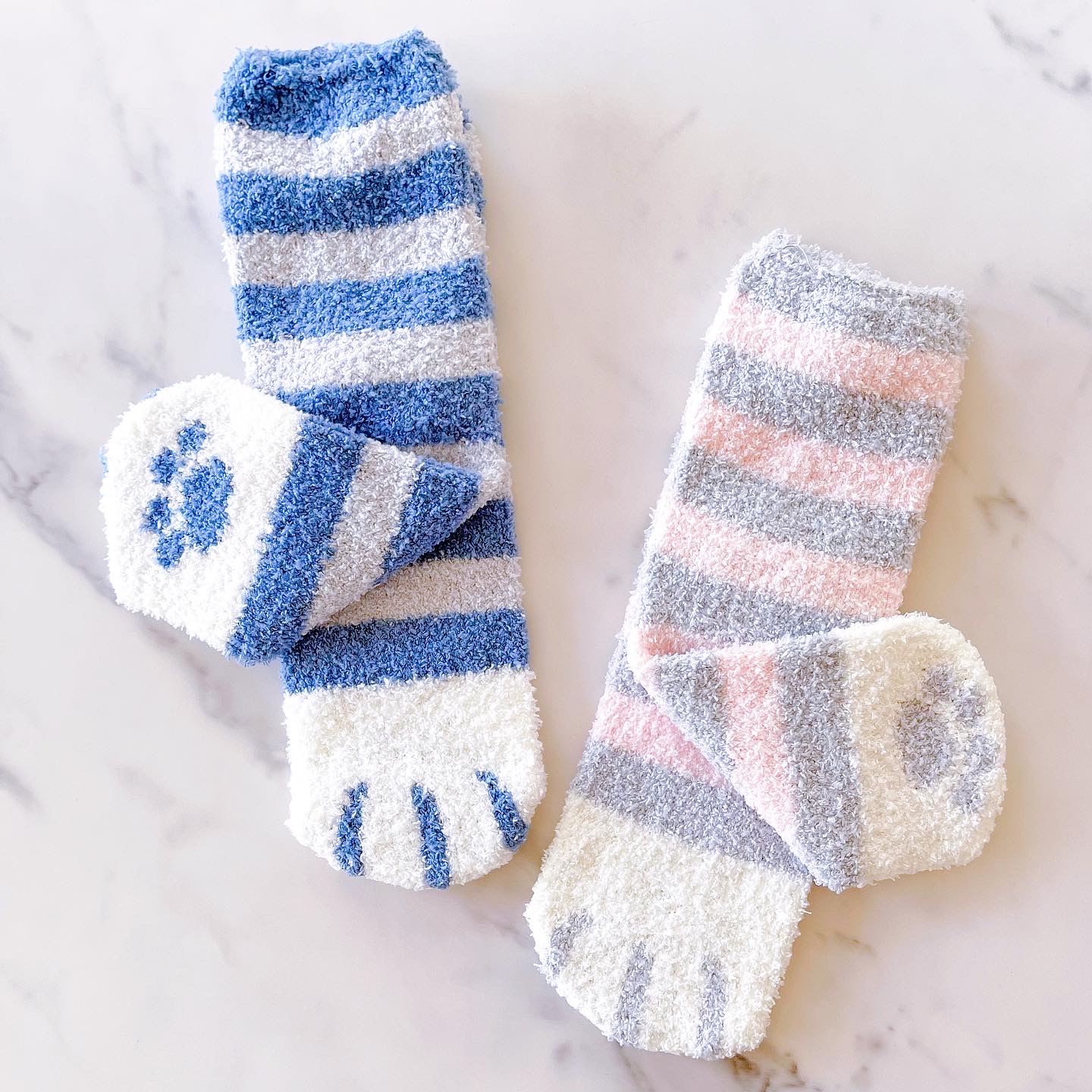 クリスマス限定パッケージ　もふもふネコ足靴下