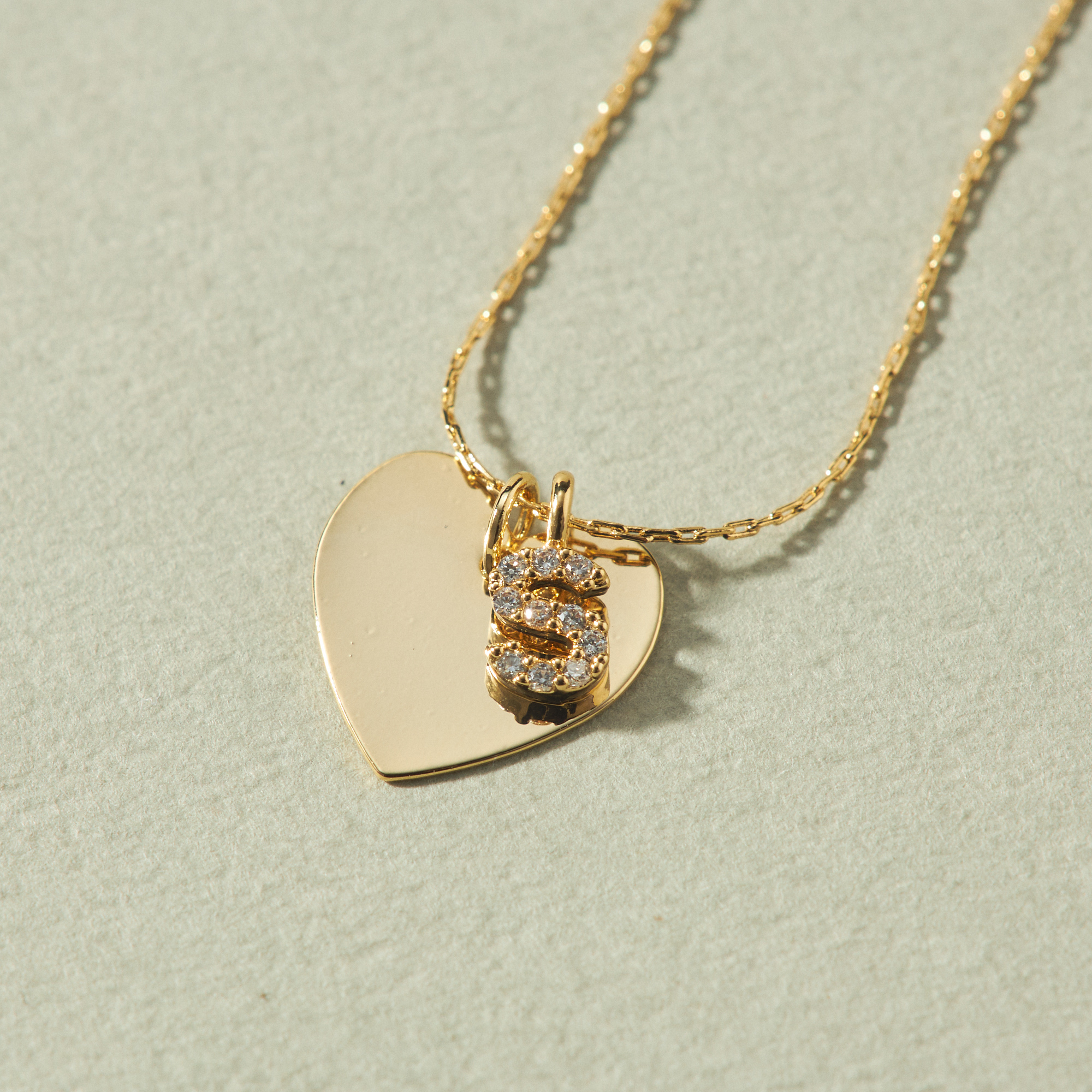 【名入れギフト】イニシャルハートネックレス