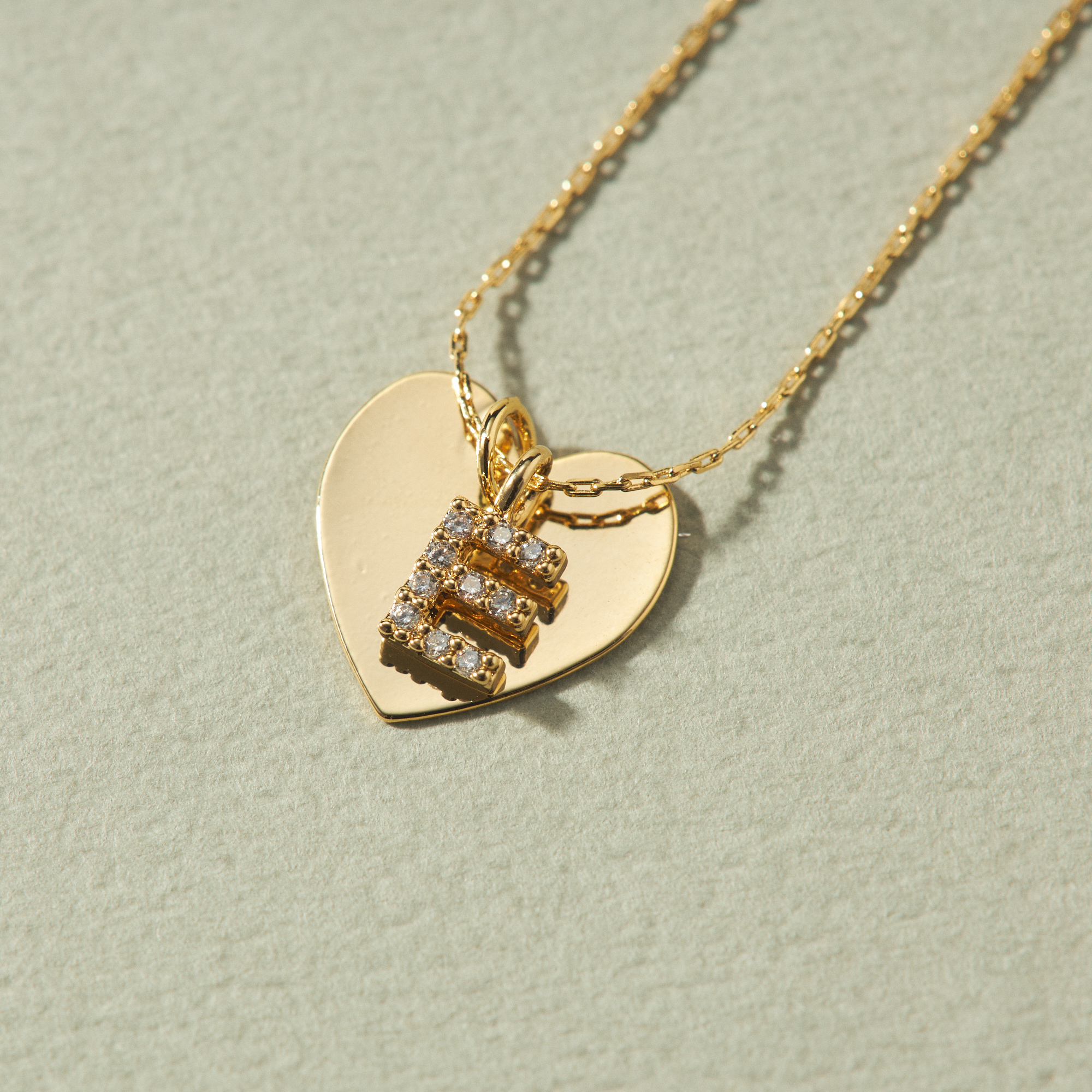 【名入れギフト】イニシャルハートネックレス