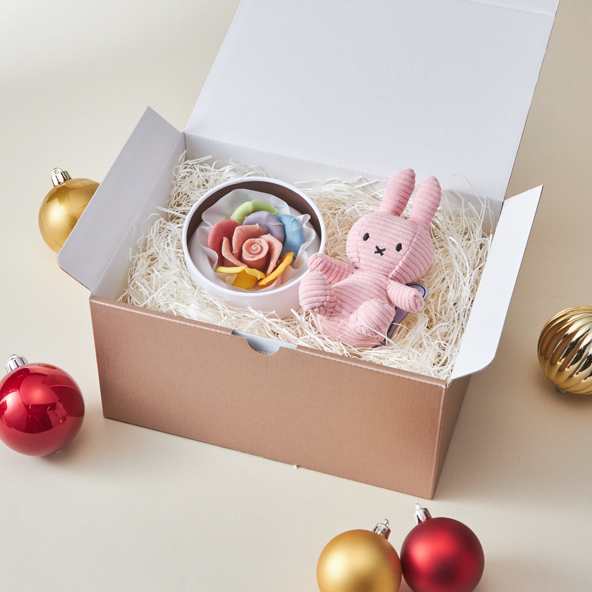 【クリスマスBOX付き】ミッフィーキーチェーンとお花のチョコレート