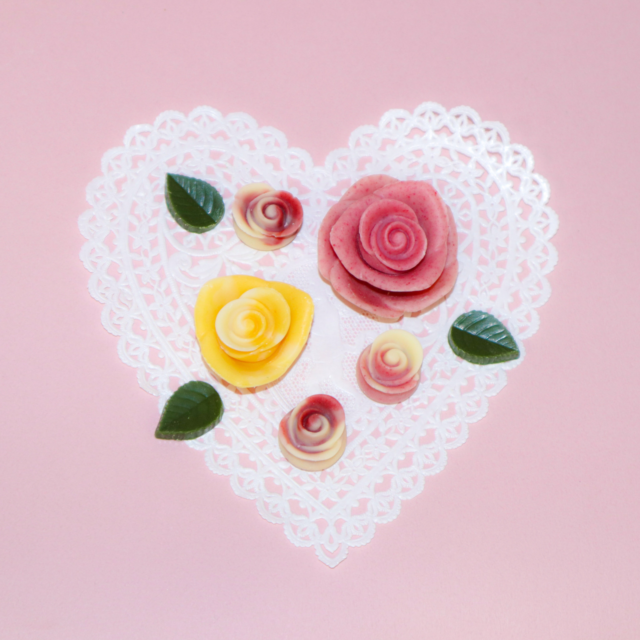 【BOX付き】ミッフィーキーチェーンとお花のチョコレート