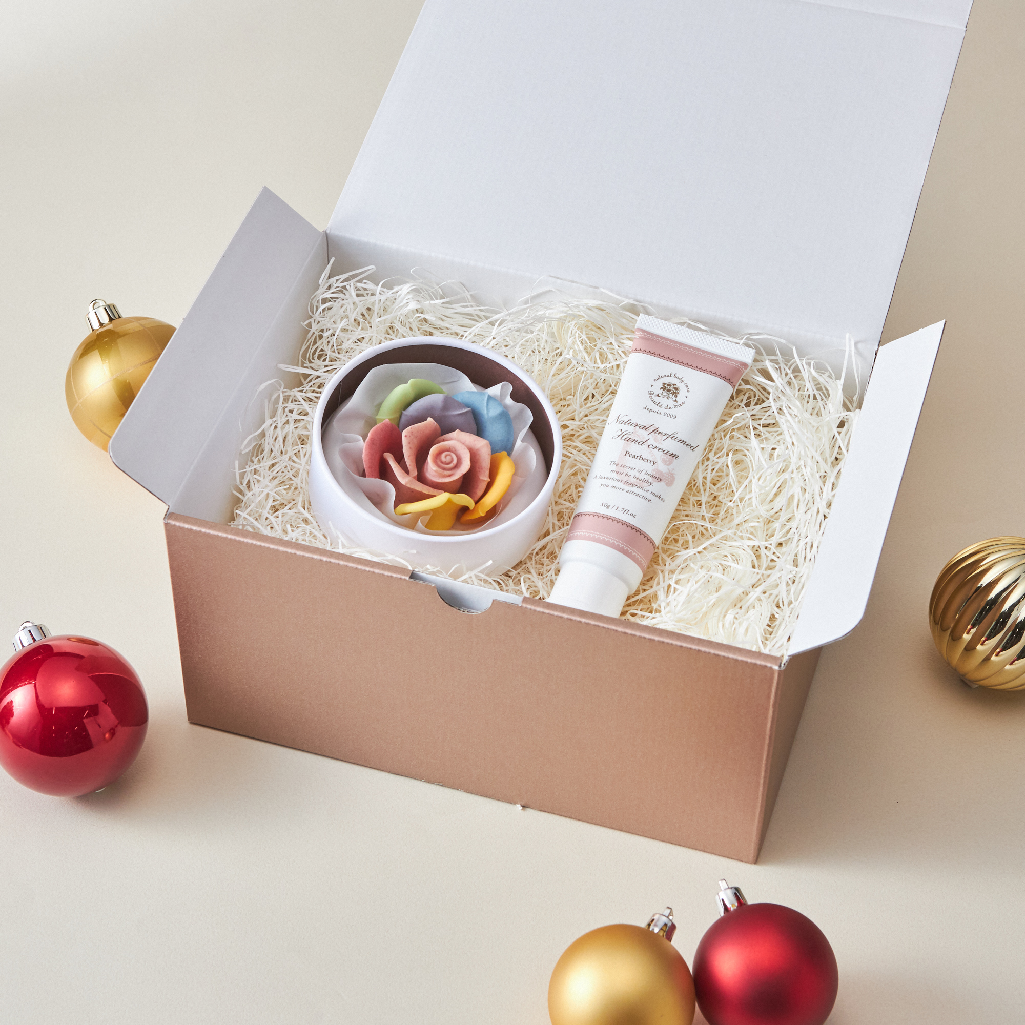 【クリスマスBOX付き】お花のチョコレートとハンドクリームのセット