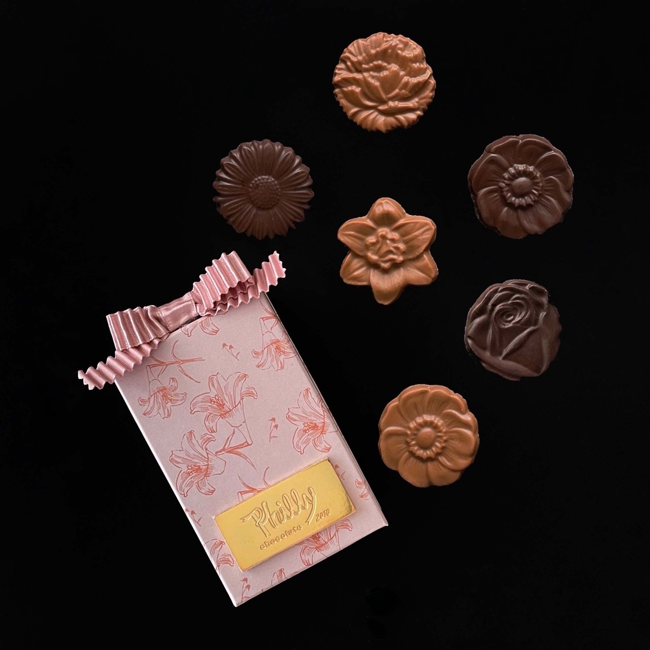 Lily box pink お花のかたちのチョコレート