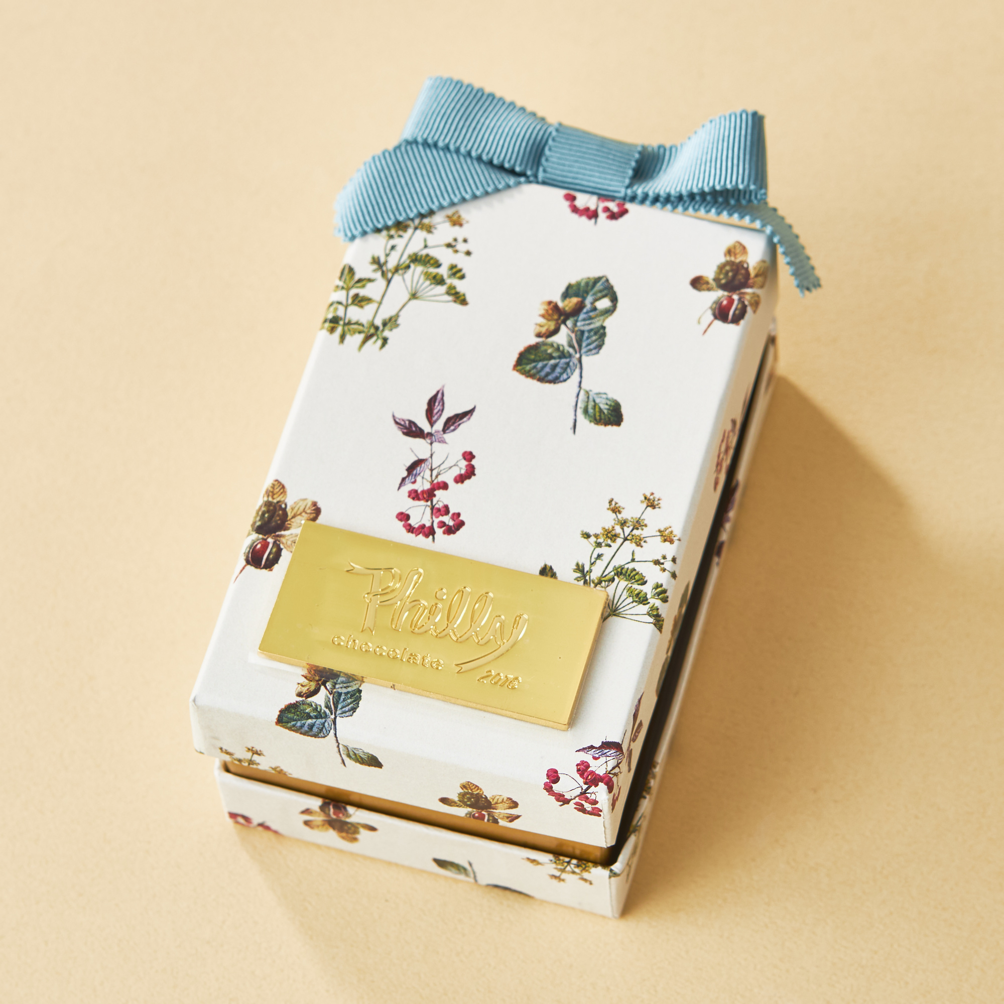 Botanical box (white）お花のかたちのチョコレート