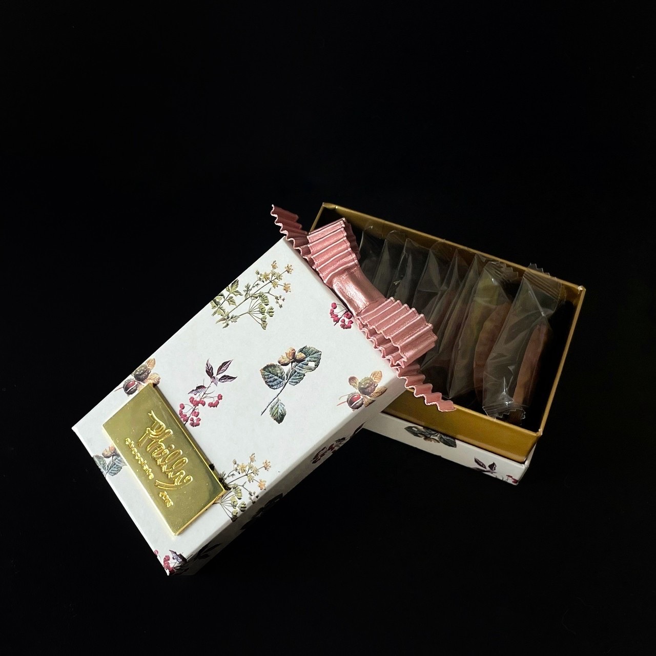 Botanical box (white）お花のかたちのチョコレート
