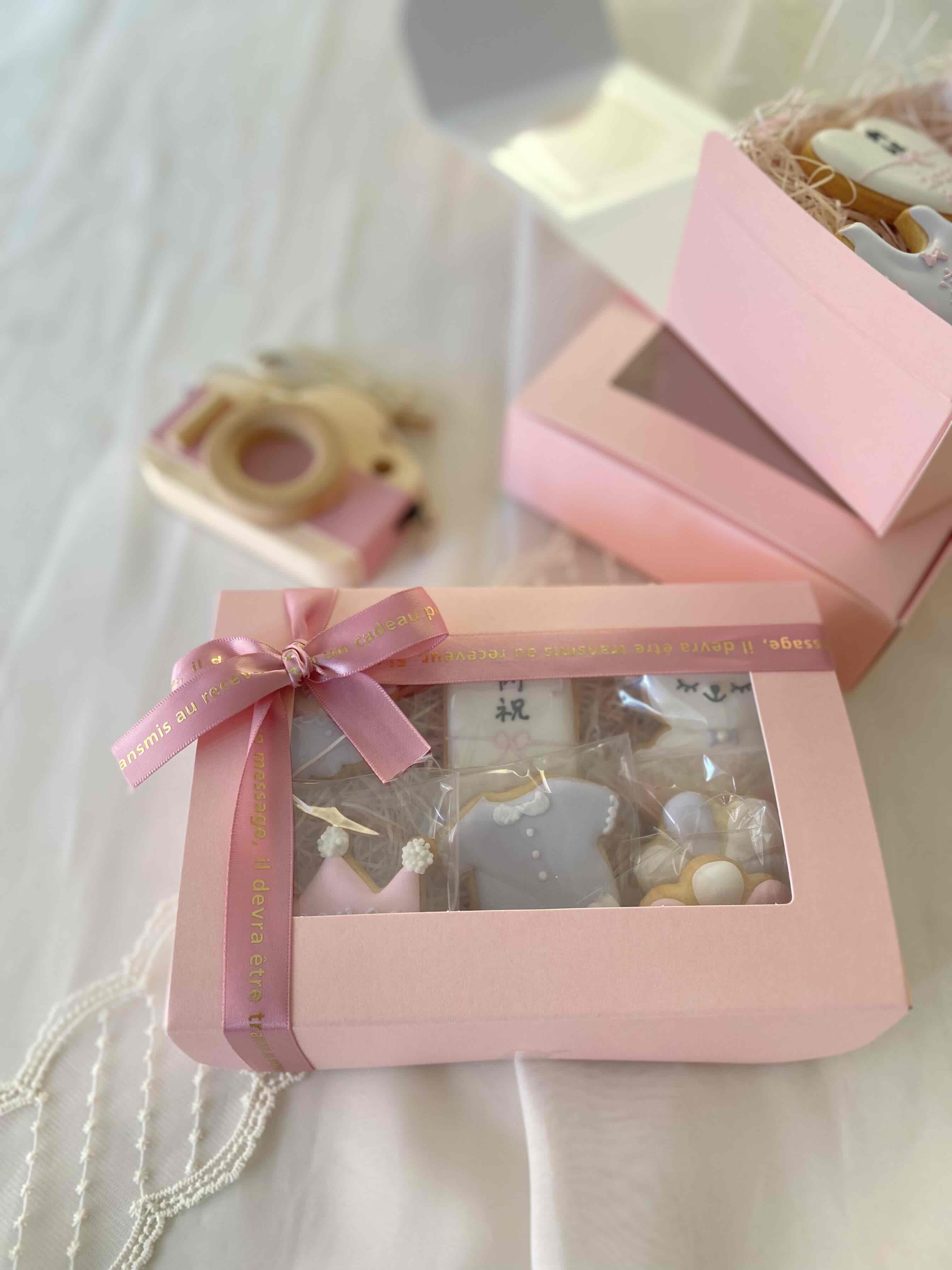 名入れ　内祝いアイシングクッキー女の子　7枚入り窓付きボックス