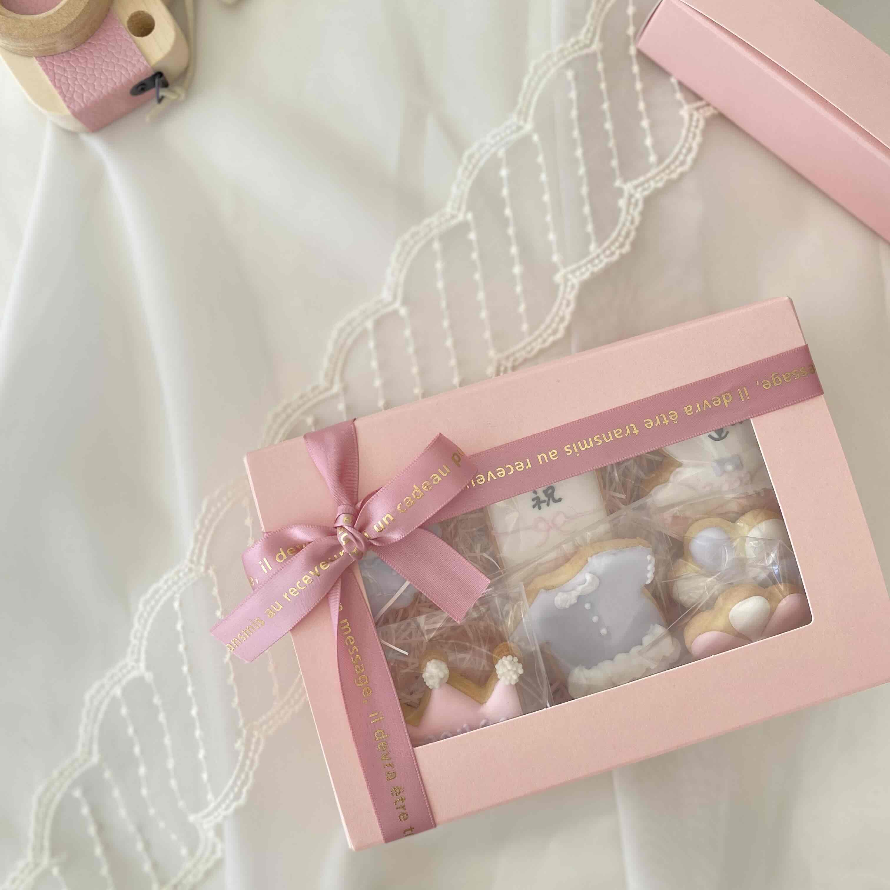 名入れ　内祝いアイシングクッキー女の子　7枚入り窓付きボックス