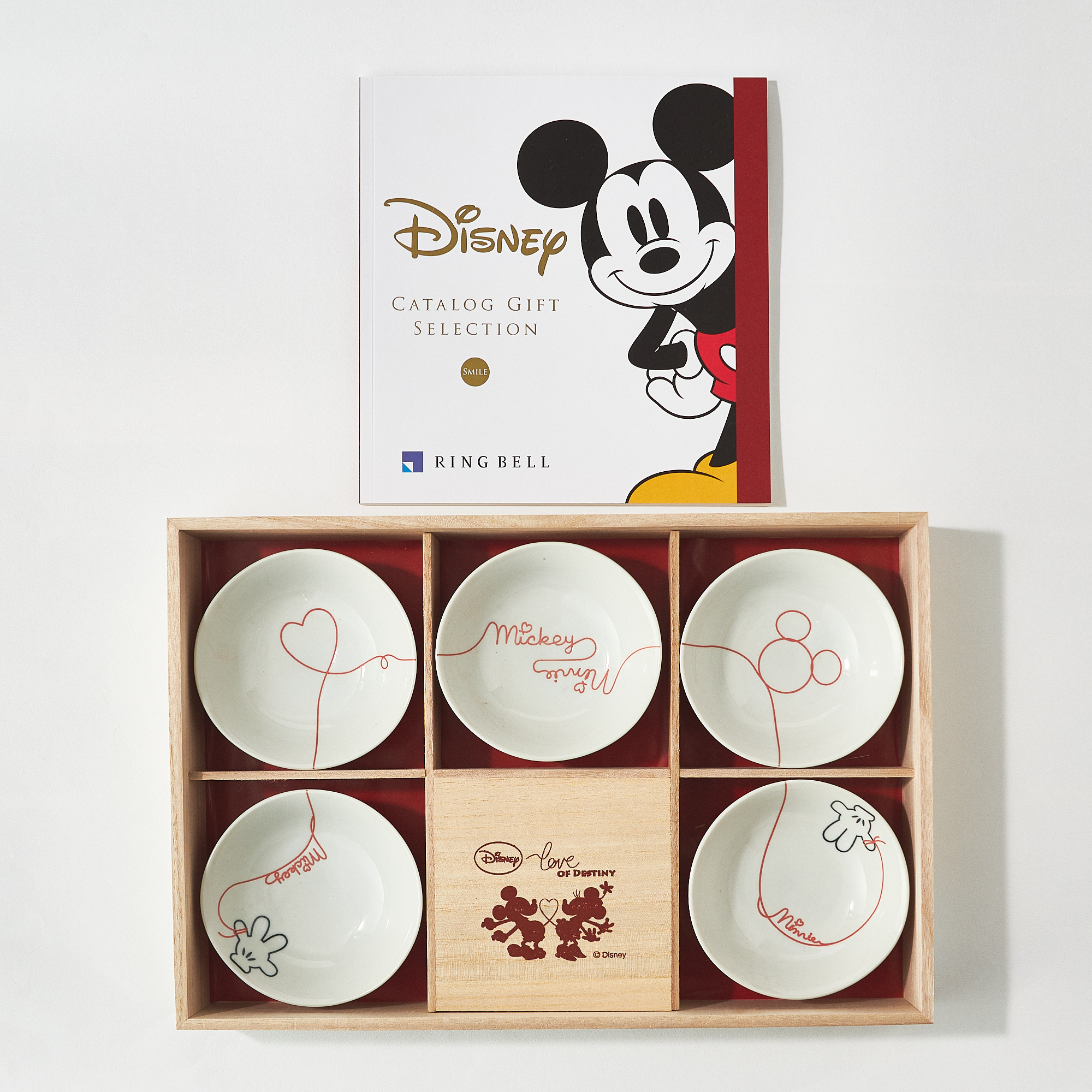 Disneyのギフトカタログと食器セット