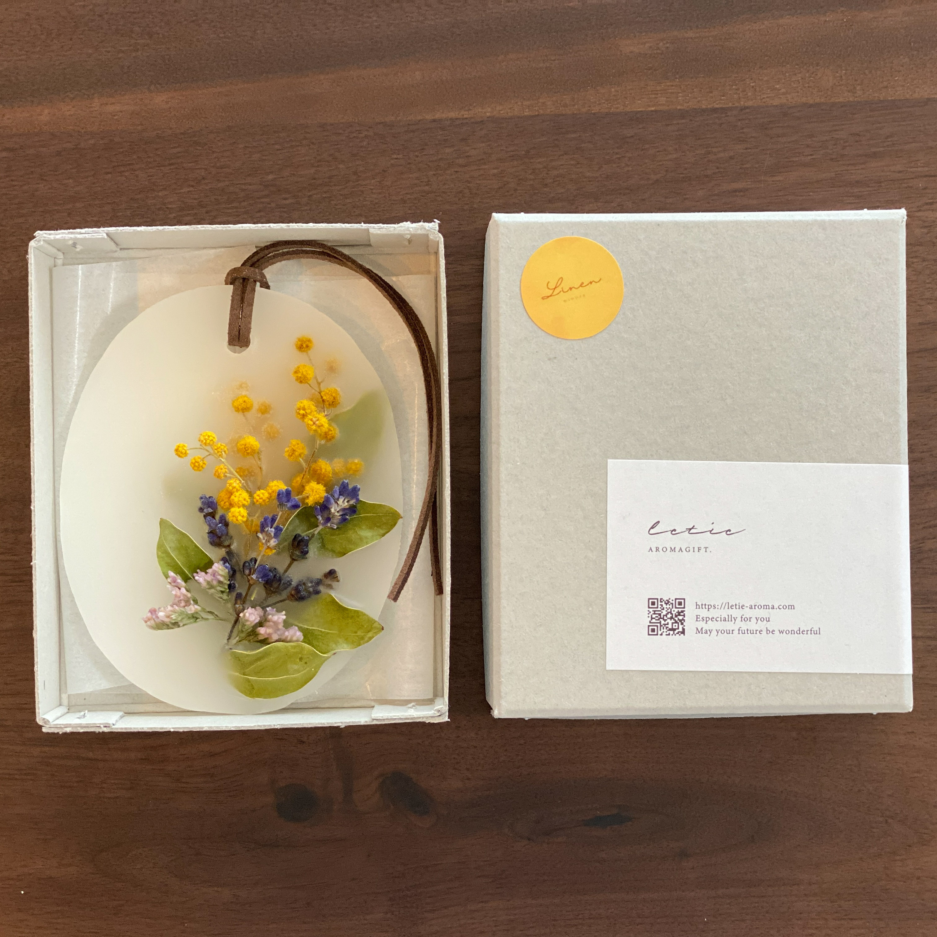 ミモザとラベンダーを詰め込んだアロマサシェ