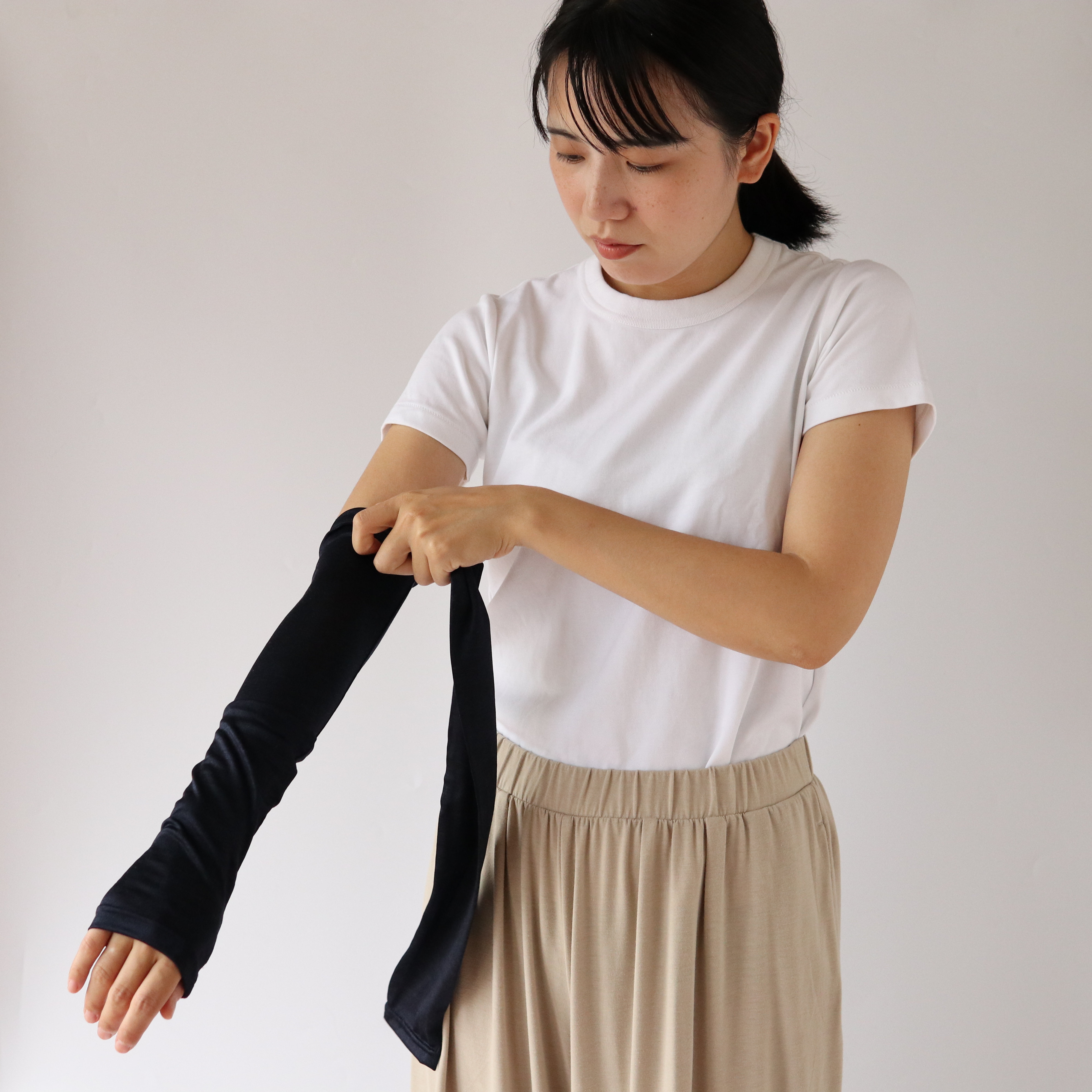 【UVカット90％】冷感シルクのアームカバー ロング丈｜接触冷感