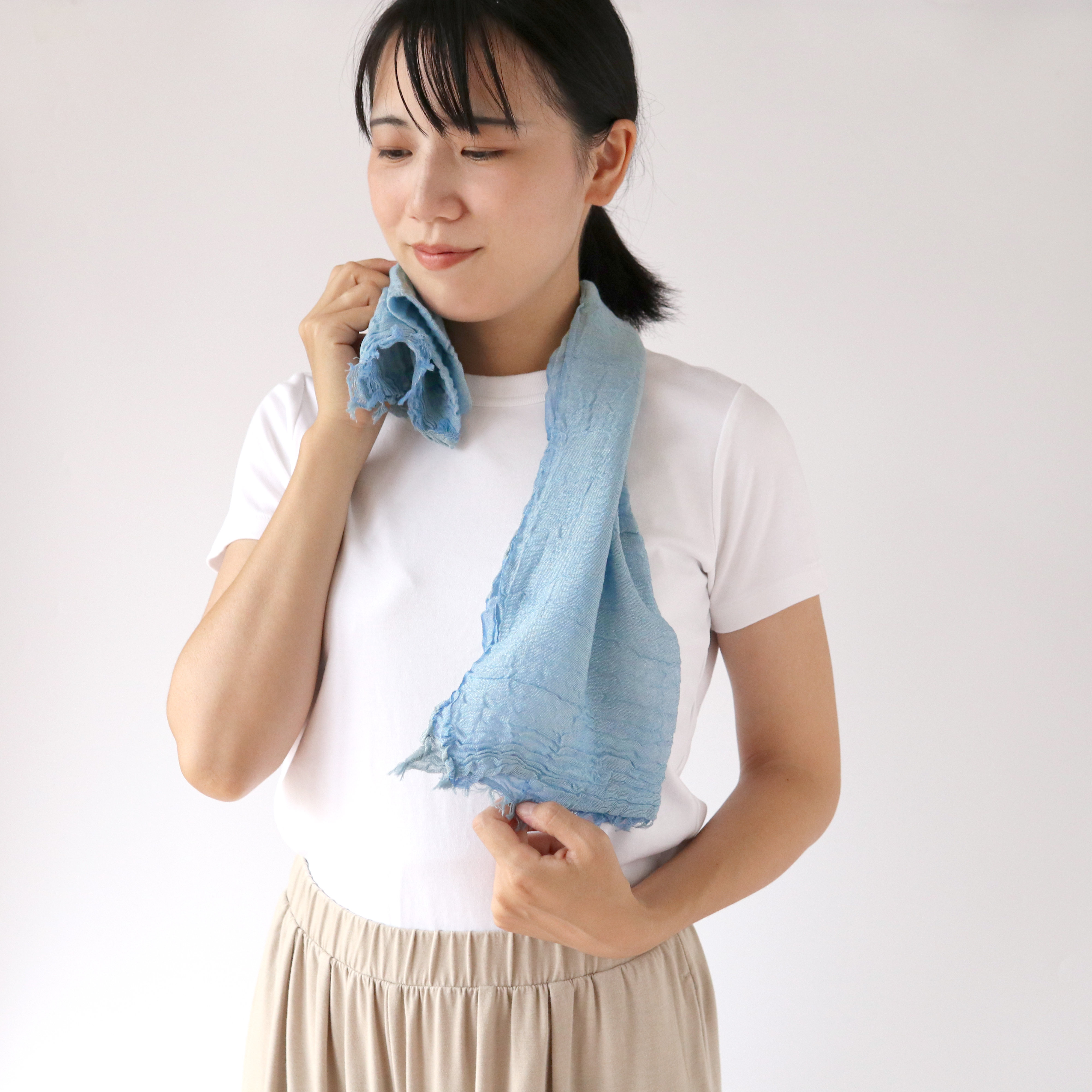 汗を吸って乾きやすい シルクと綿のコンパクトストール