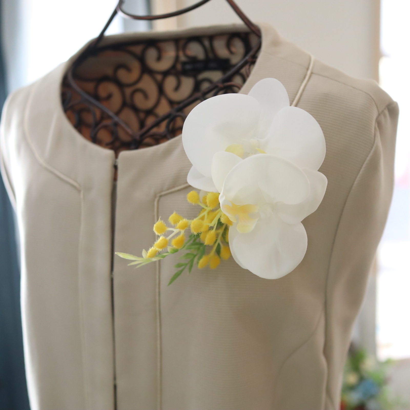 胡蝶蘭　ミモザ　コサージュ　クリアケース付き