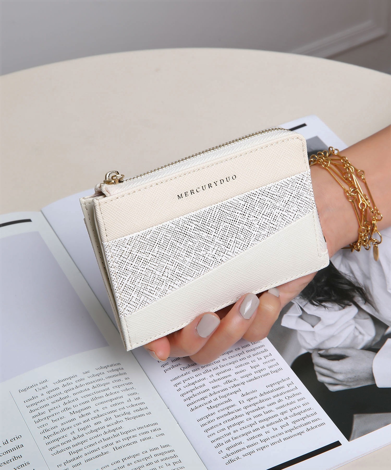 トリコカラーラウンドファスナースリムウォレット